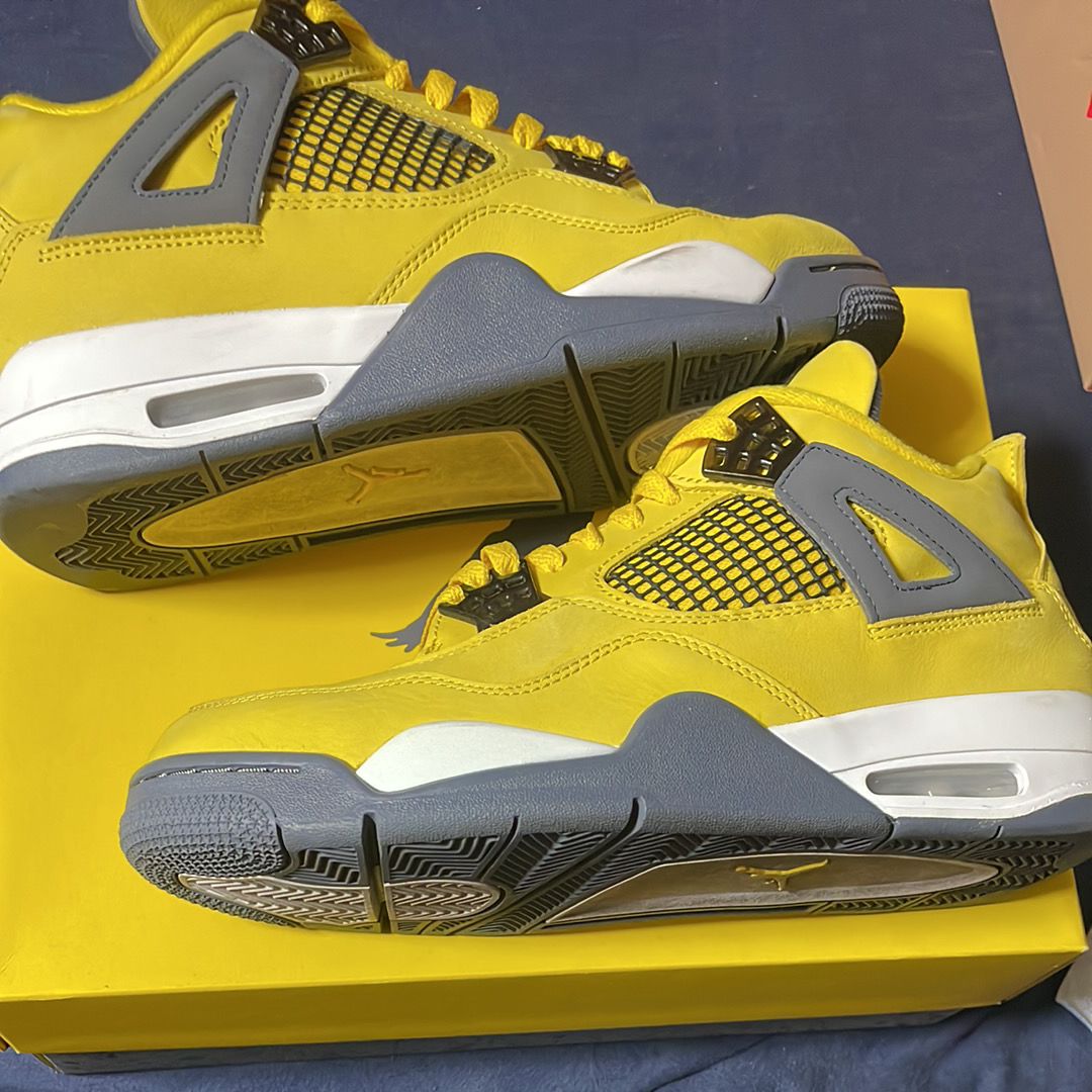 Nike Air Jordan 4 "Tour Yellow"