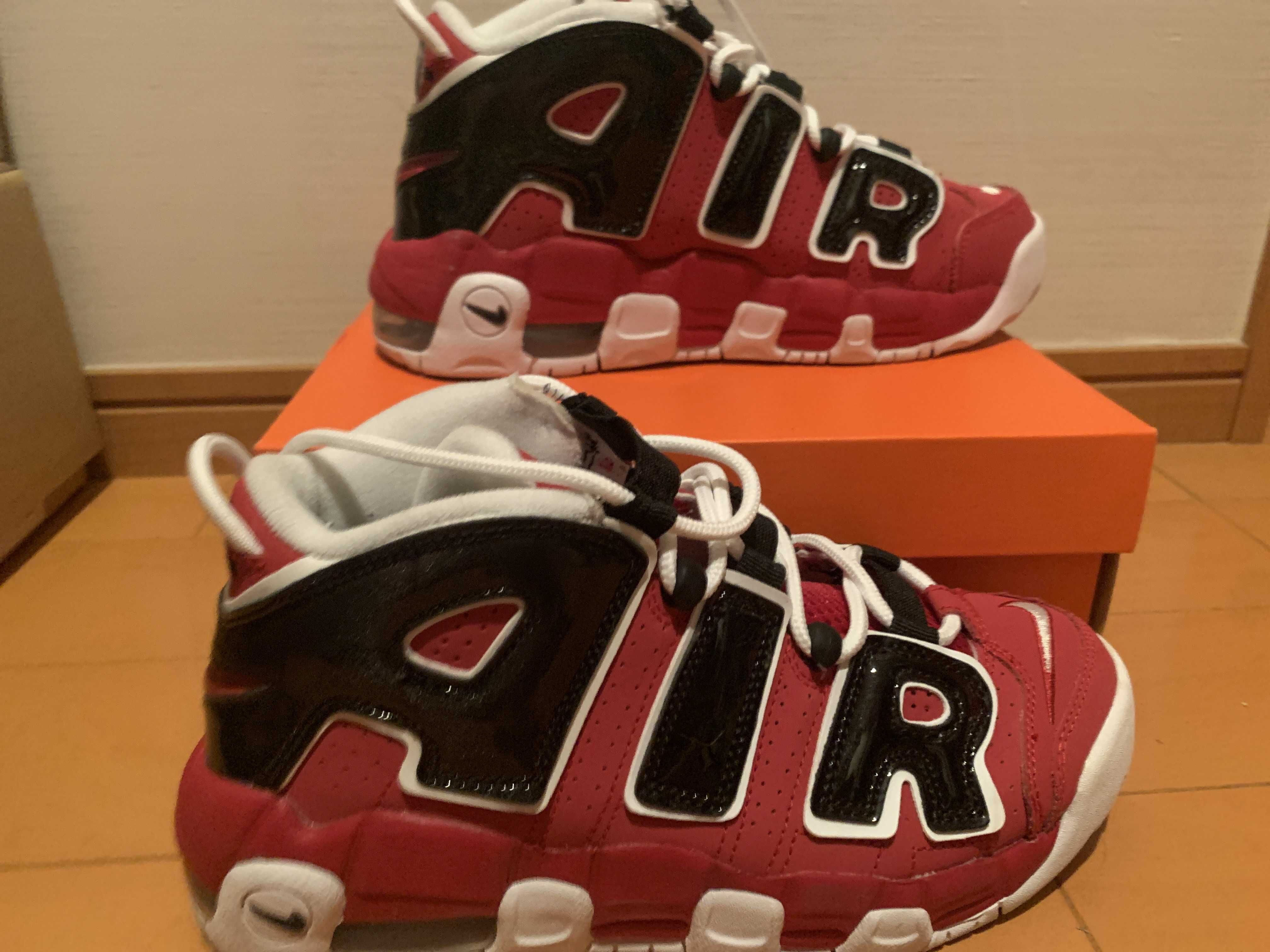 NIKE GS AIR MORE UPTEMPO ’96 "BLACK AND VARSITY RED"(2021)