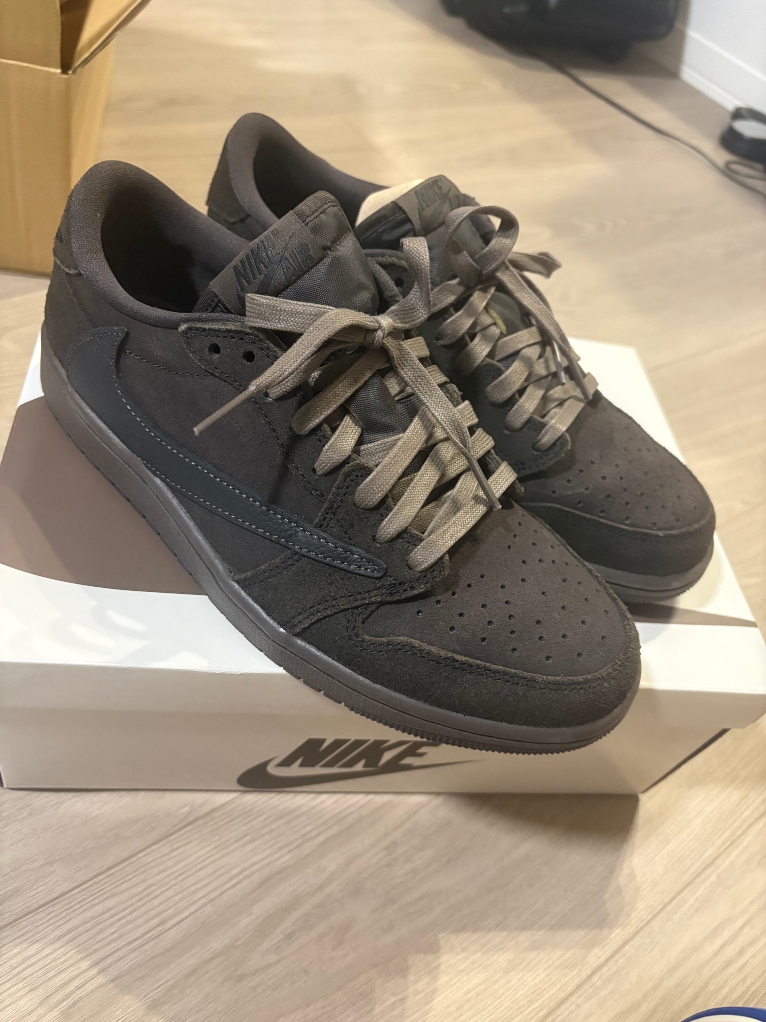 Travis Scott × Nike Air Jordan 1 Low OG SP "Velvet Brown and Dark Mocha"