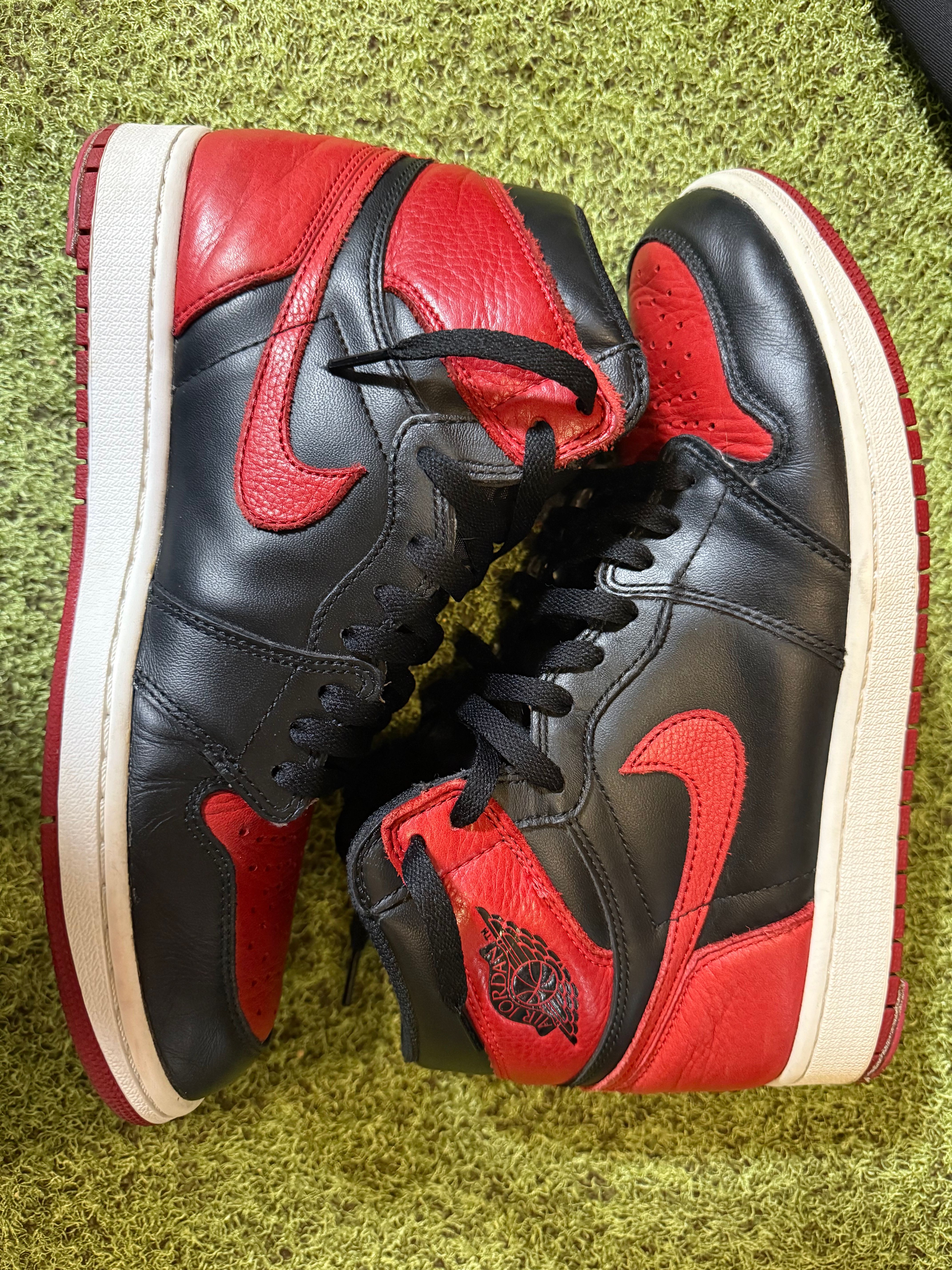 Nike Air Jordan 1 Retro High OG "Bred/Banned" (2016)