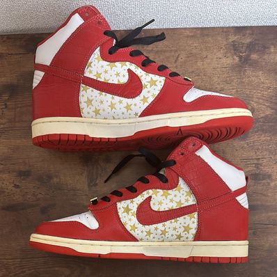 Supreme × Nike SB Dunk High "Red Stars"