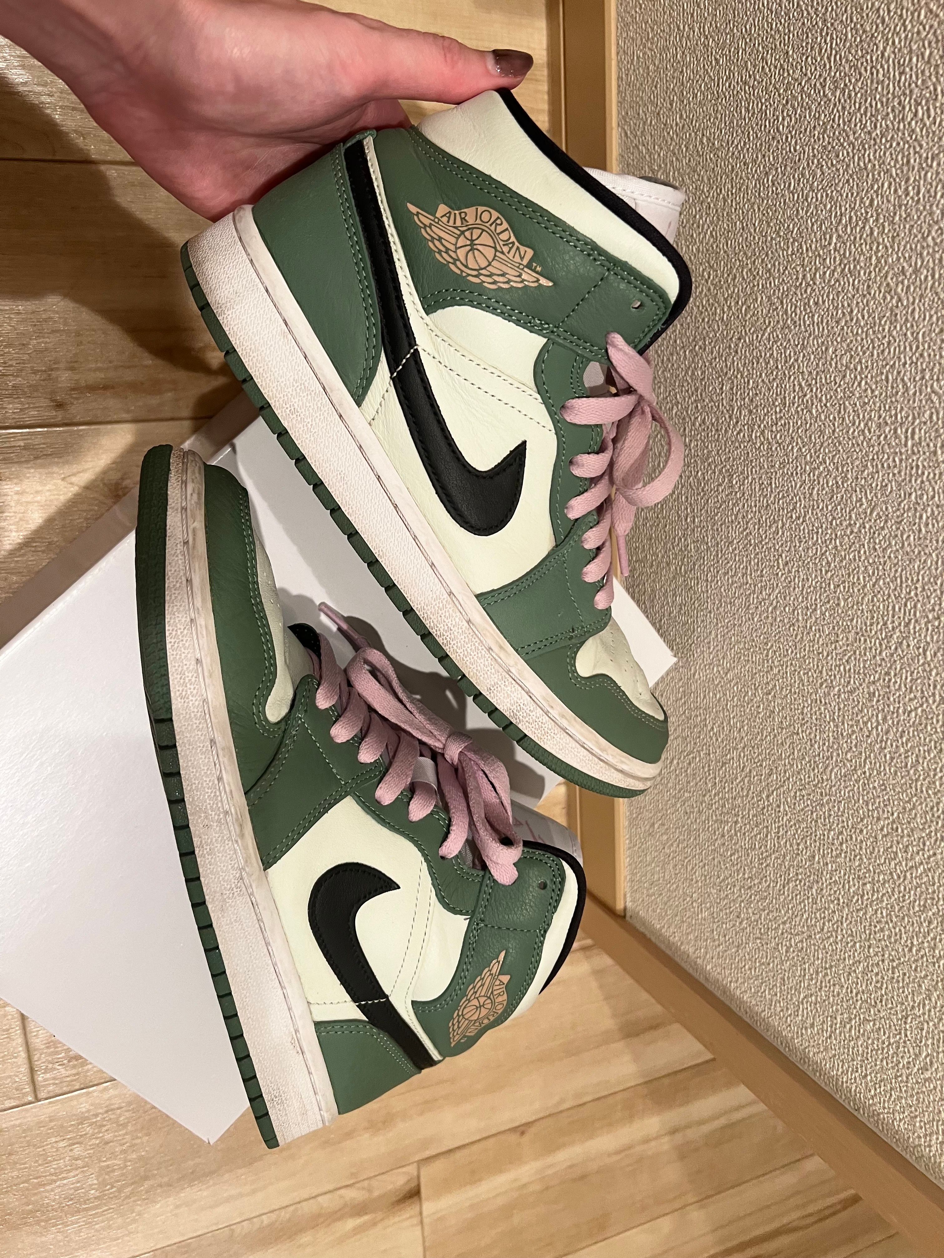 NIKE Women's AIR JORDAN 1 MID SE "DUTCH GREEN"