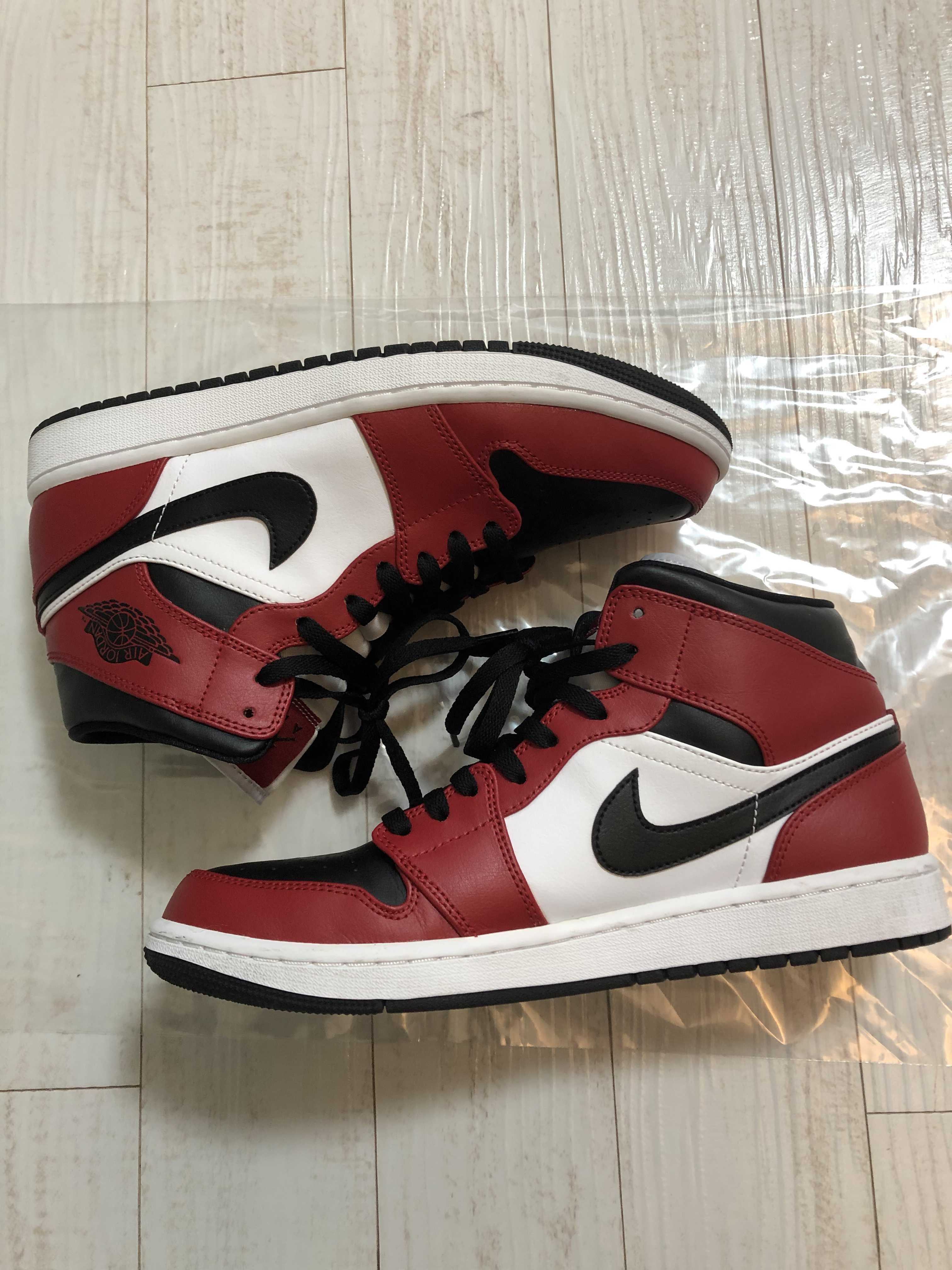 Nike Air Jordan 1 Mid "Chicago Black Toe"