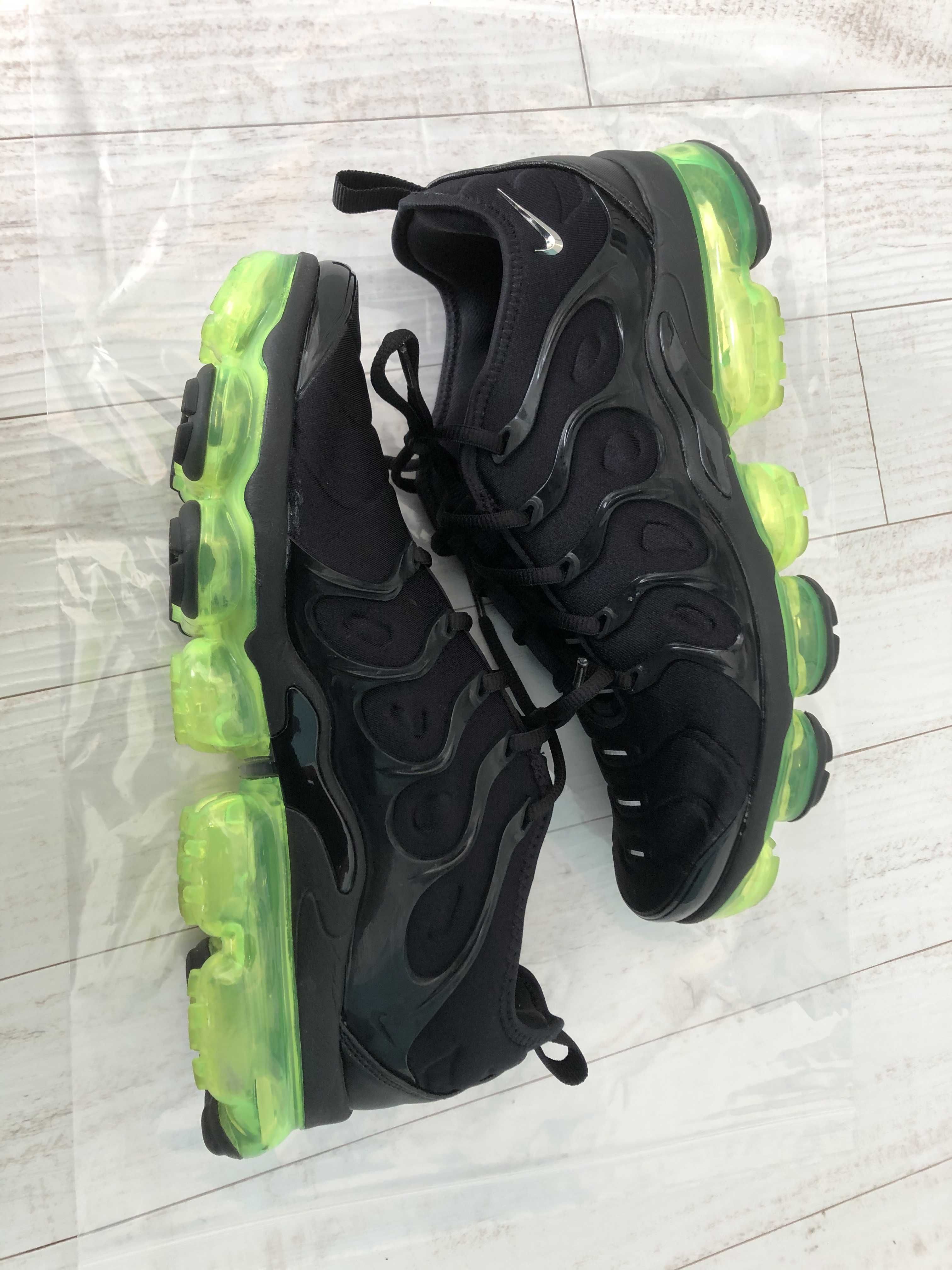 Nike Air Vapormax Plus "Black/Volt Sole"