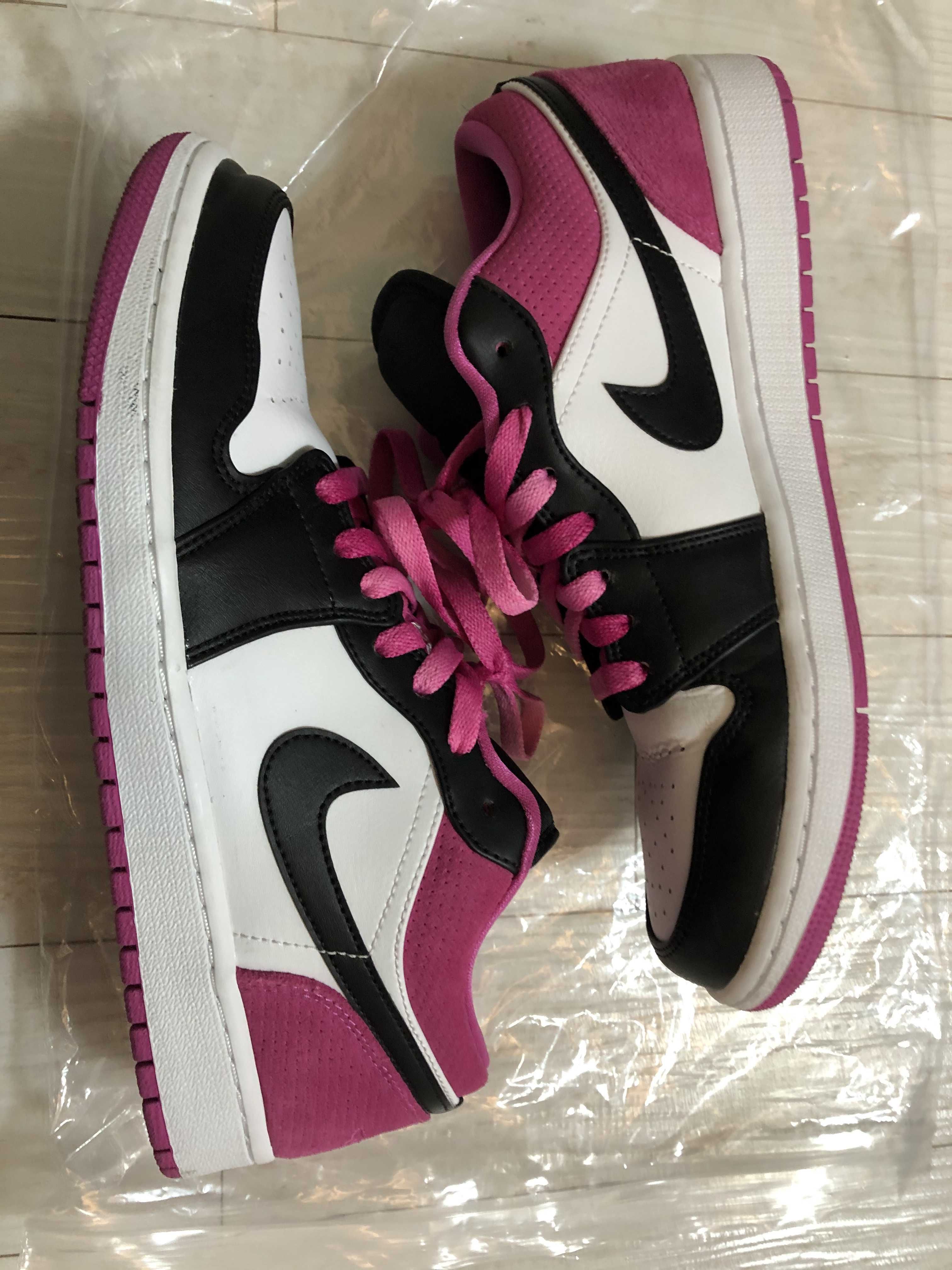 Nike Air Jordan 1 Low "Black/White-Magenta"    