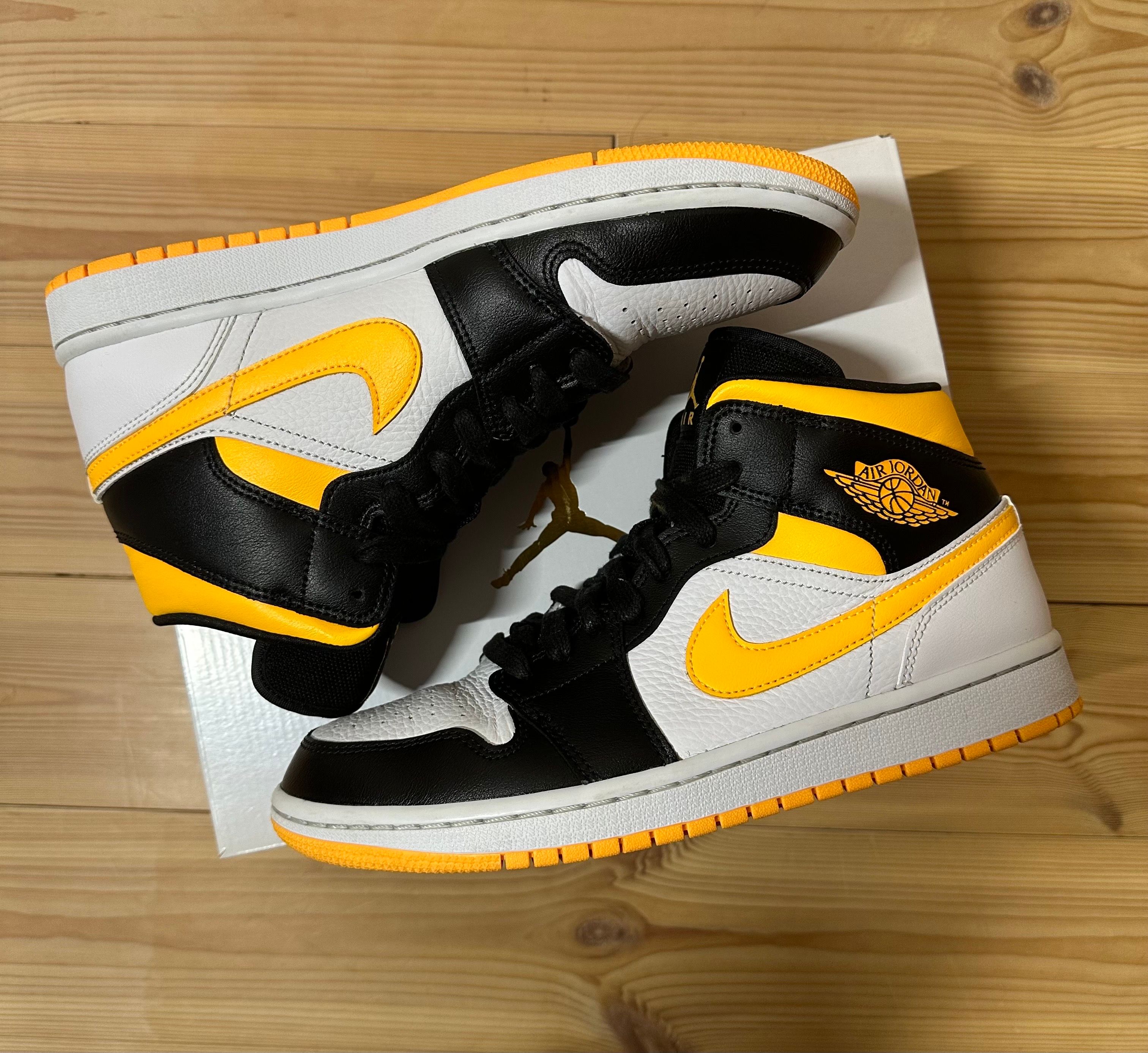 Nike Women's Air Jordan 1 Mid SE "Laser Orange Black"