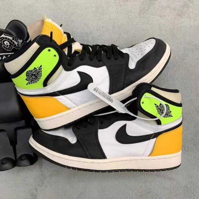 Nike Air Jordan 1 High OG "Volt Gold"