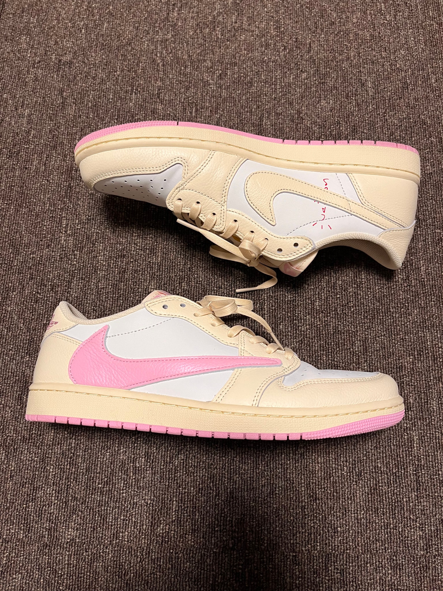 Travis Scott × Nike Air Jordan 1 Retro Low OG "Muslin/Shy Pink"