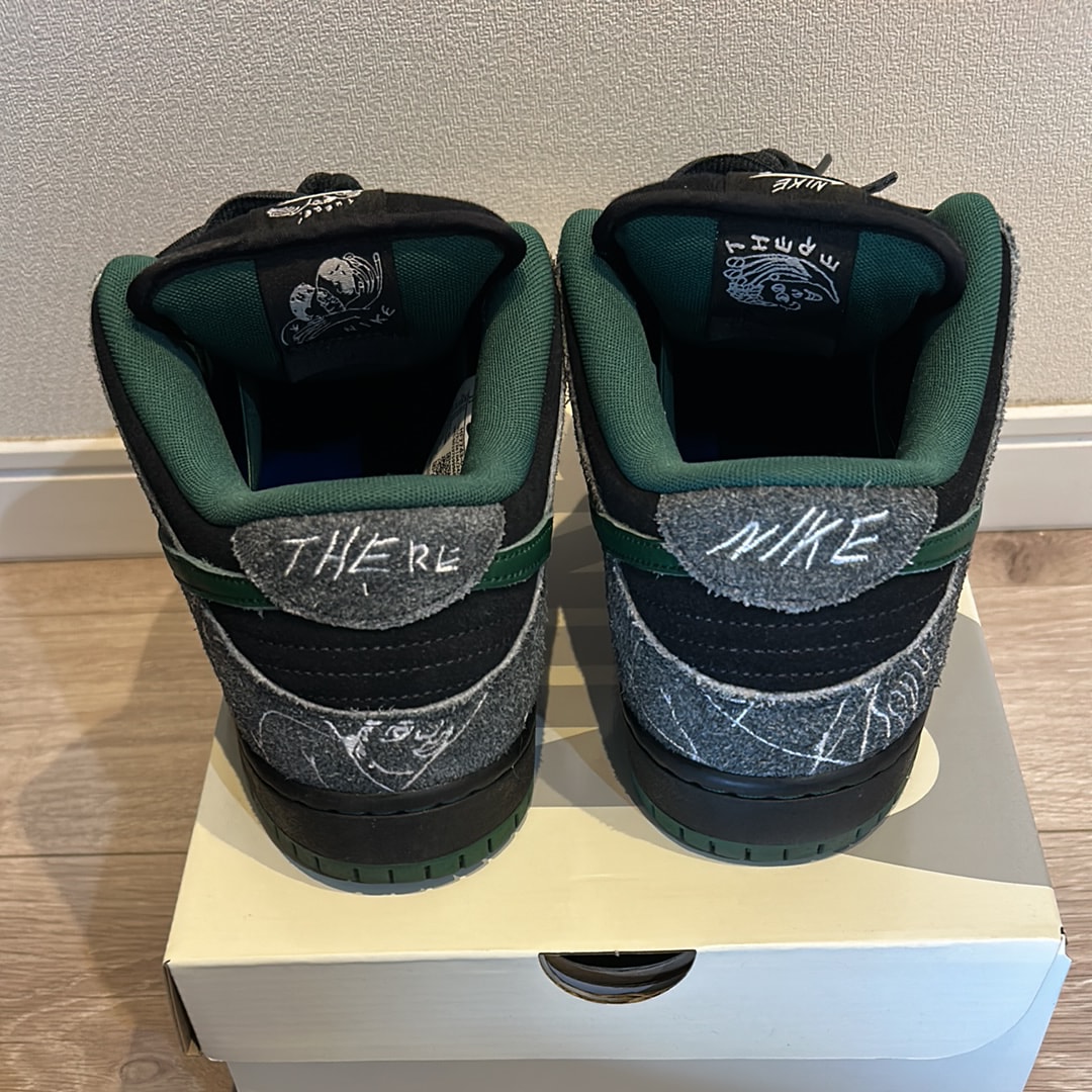 There Skateboards × Nike SB Dunk Low Pro "Anthracite and Gorge Green"