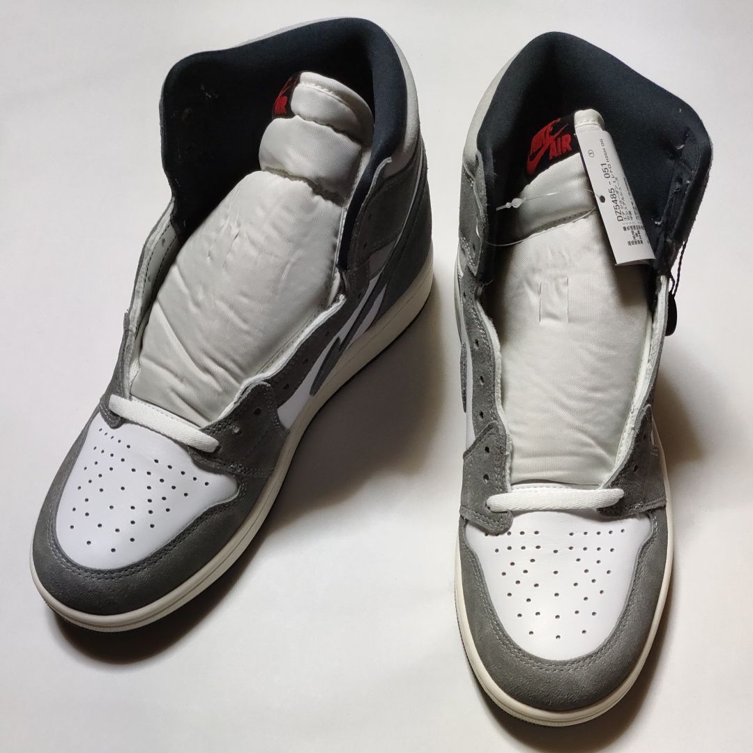 Nike Air Jordan 1 Retro High OG "Black and Smoke Grey"