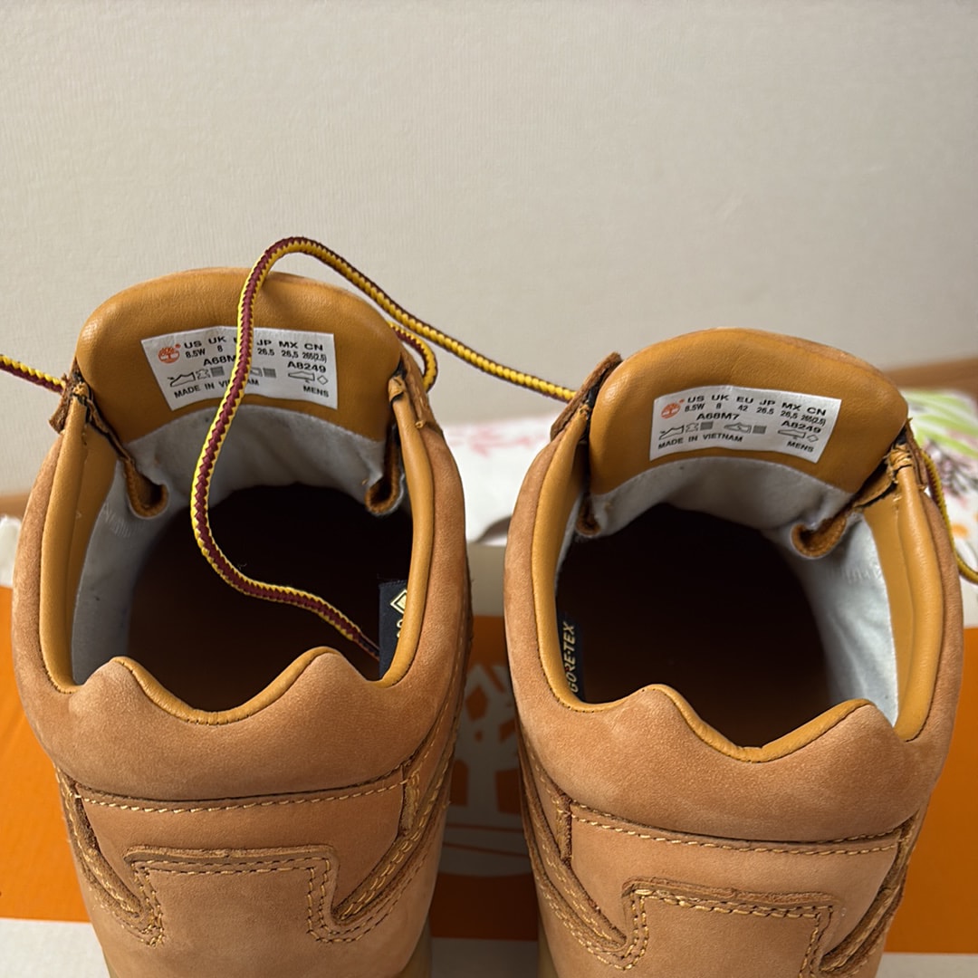 BEAMS × Timberland Heritage GORE-TEX Moc Toe Mid "Wheat"