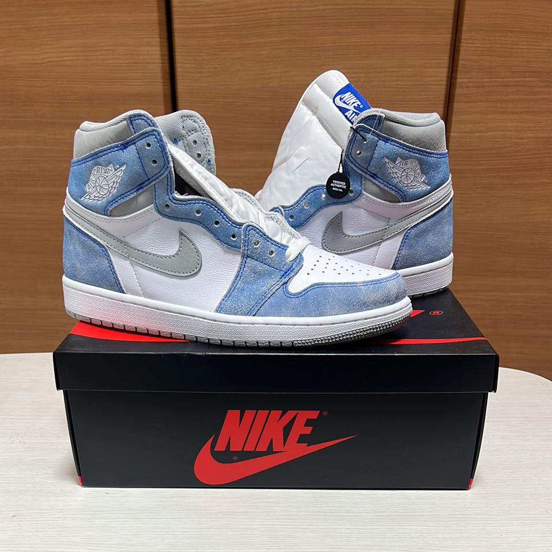 Nike Air Jordan 1 High OG "Hyper Royal"