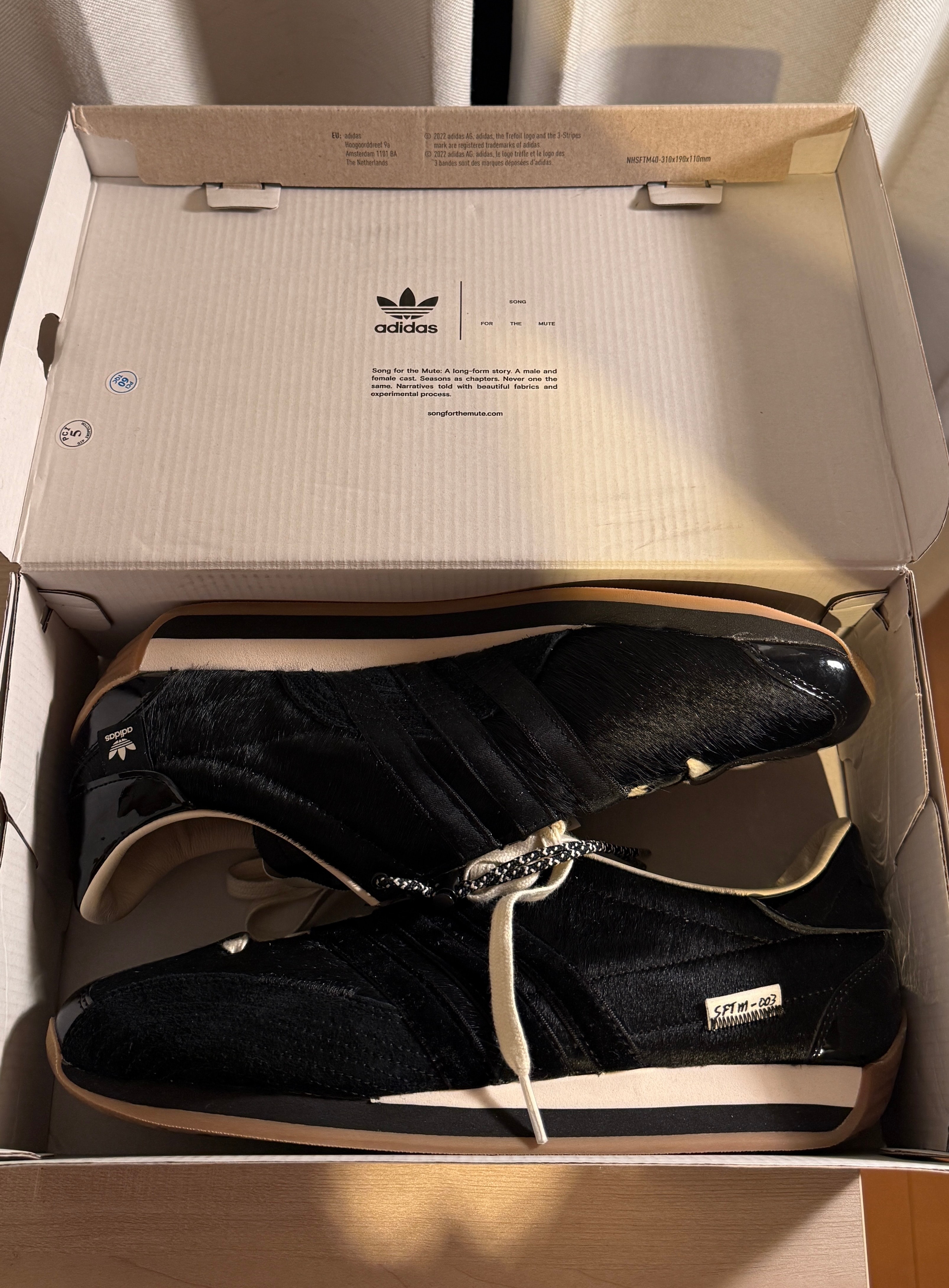 ソングフォーザミュート × アディダスオリジナルス カントリー OG "ブラック/コアブラック/クリームホワイト"