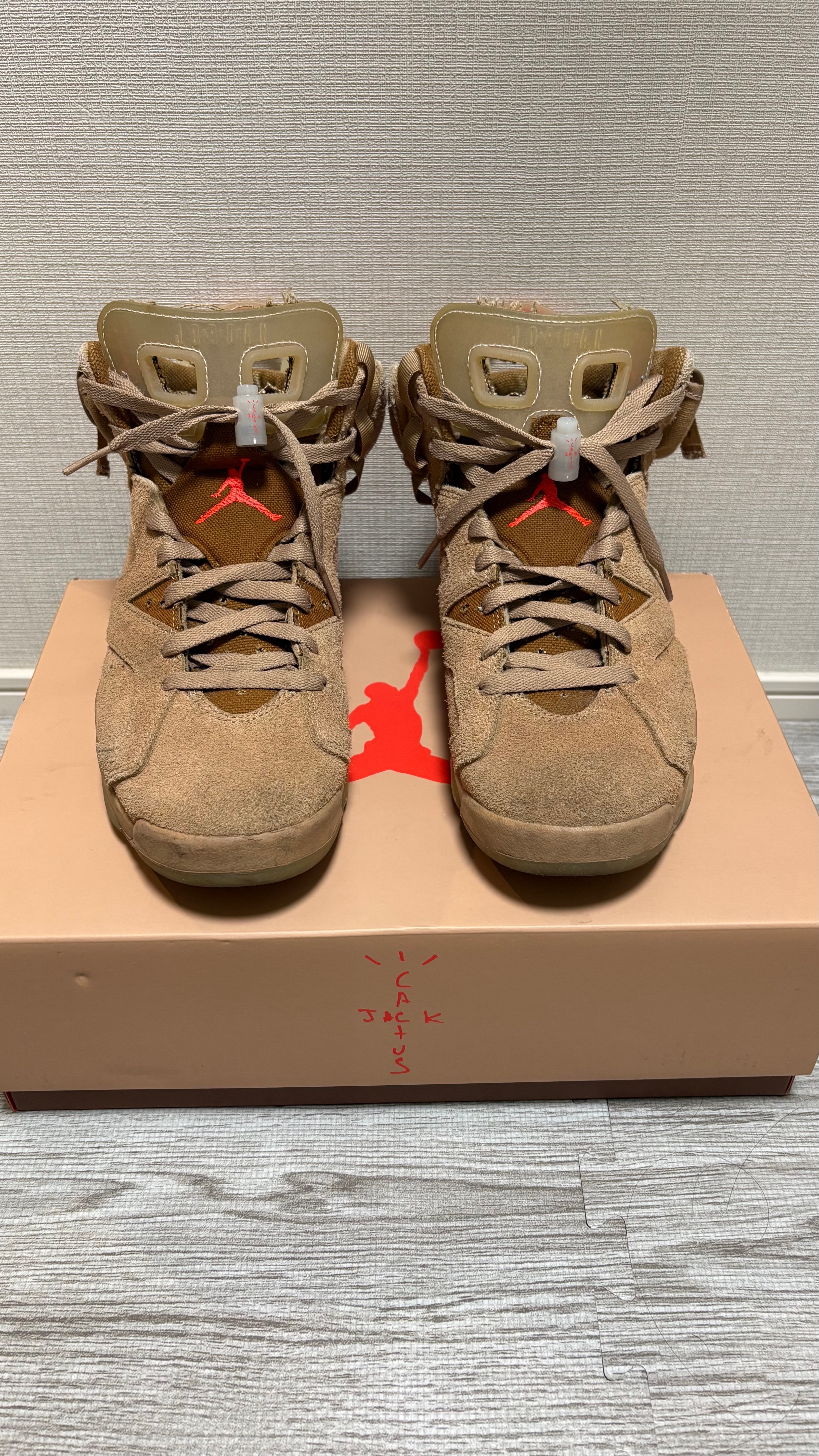 トラヴィススコット × ナイキ エアジョーダン6 "ブリティッシュカーキ"