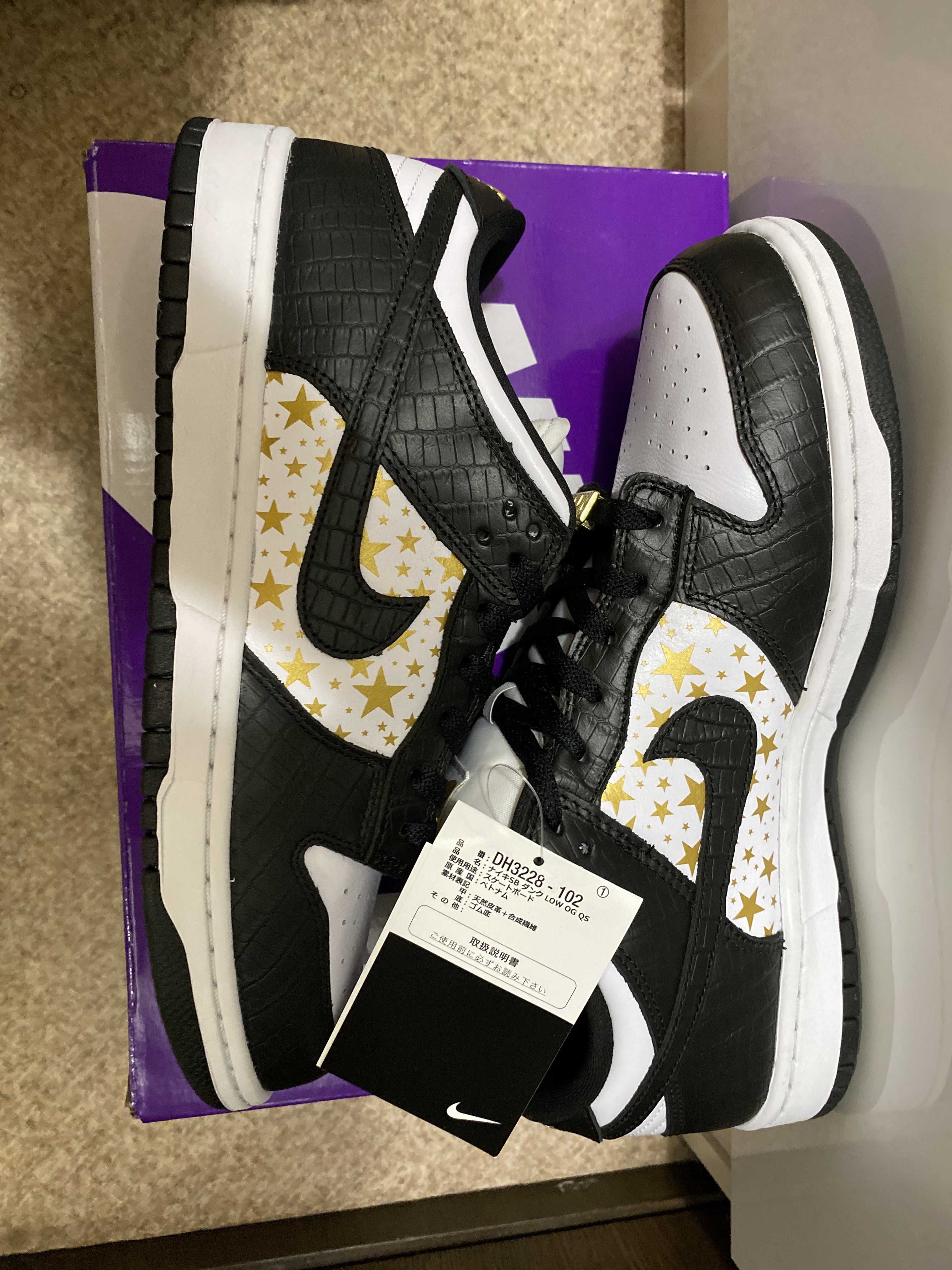 Supreme × Nike SB Dunk Low OG QS Gold Stars "White/Black"