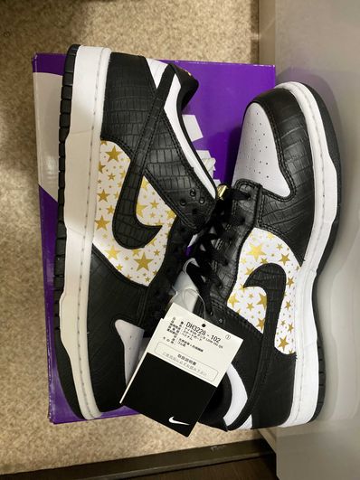 Supreme × Nike SB Dunk Low OG QS Gold Stars "White/Black"