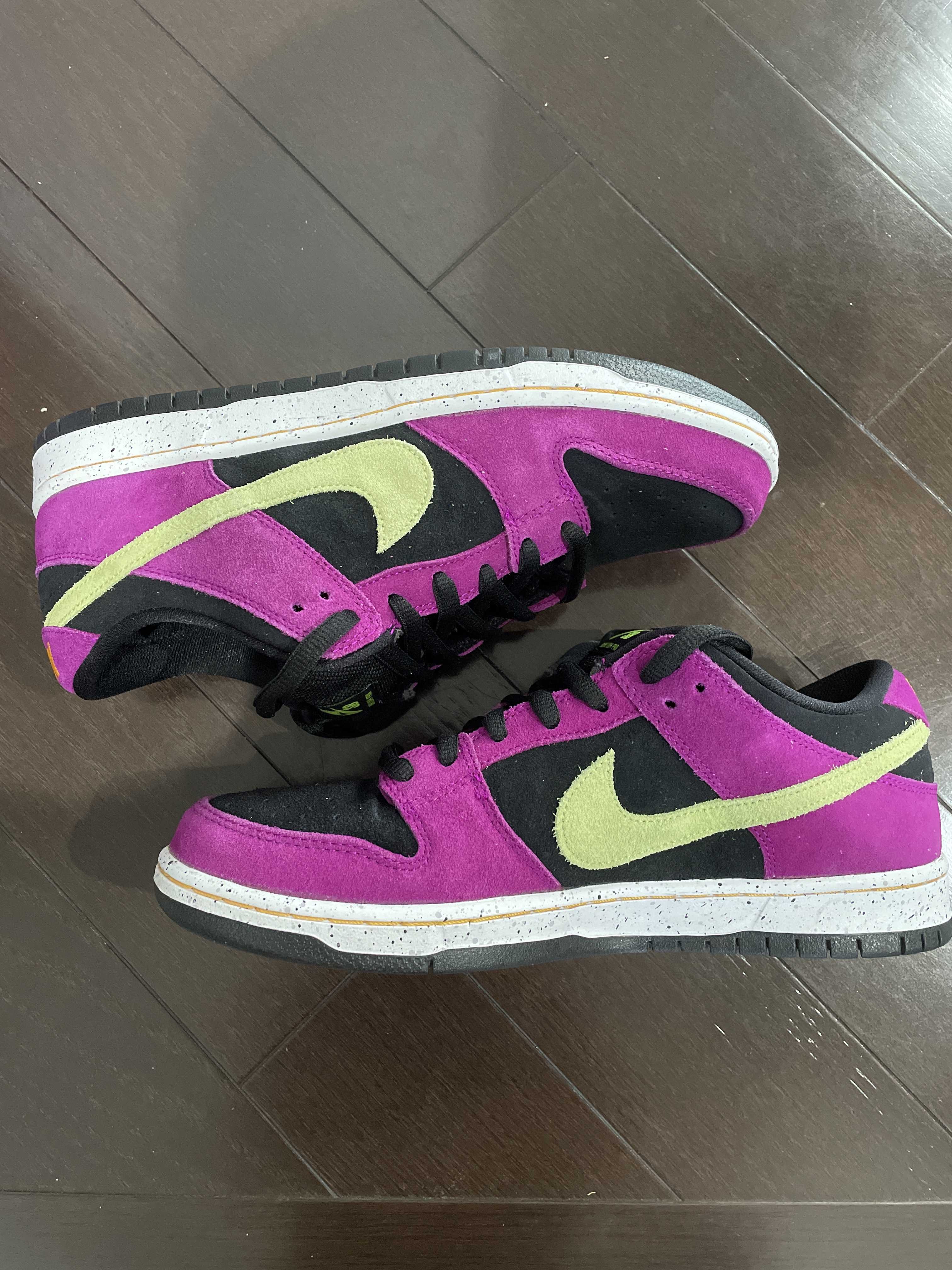 Nike SB Dunk Low "Red Plum"