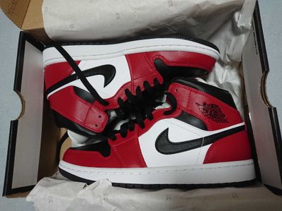 Nike Air Jordan 1 Mid "Chicago Black Toe"