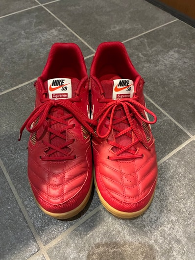 Supreme × Nike SB Luner Gato "Red"