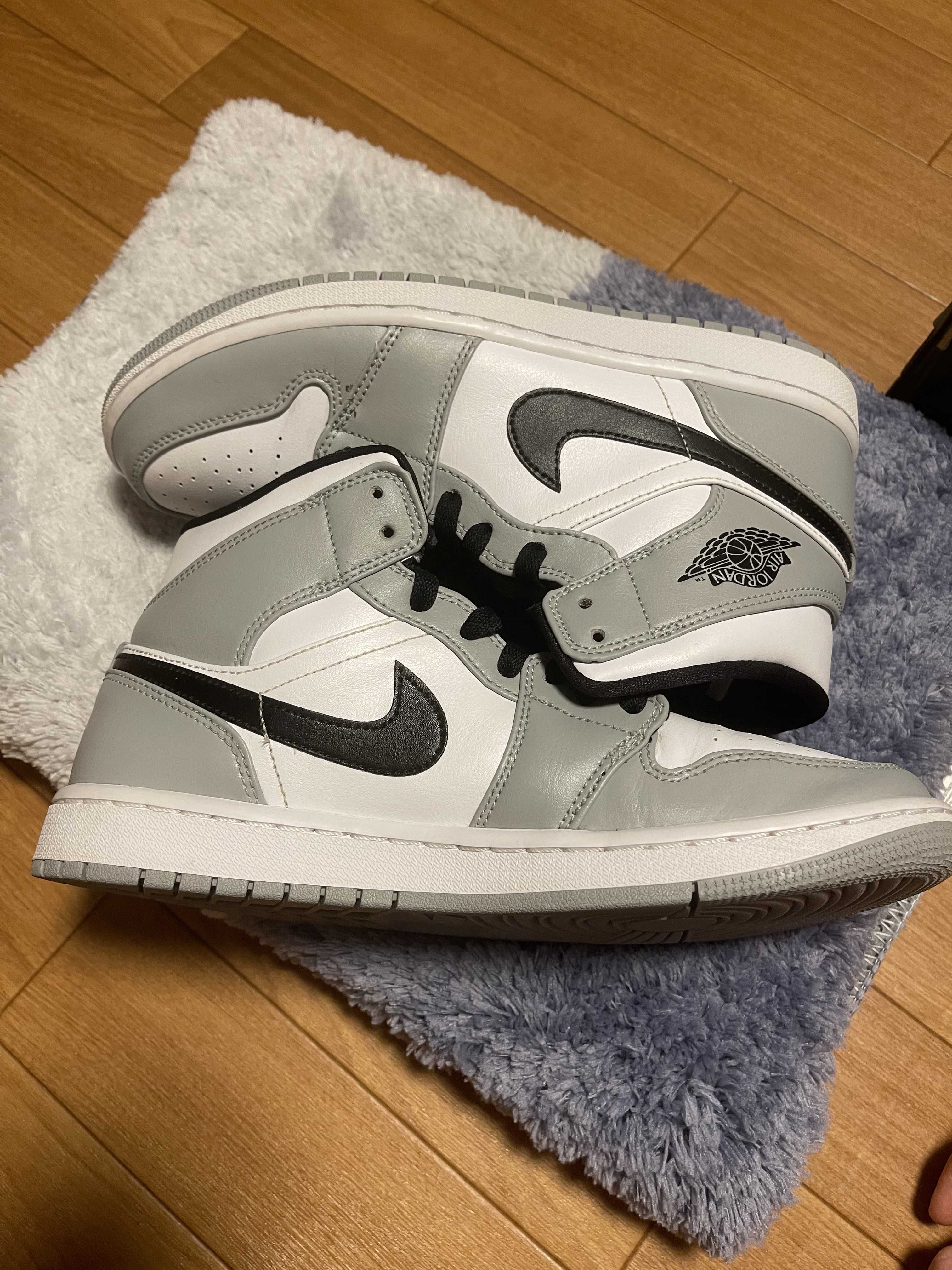 Nike Air Jordan 1 Mid "Light Smoke Grey/White/Black"