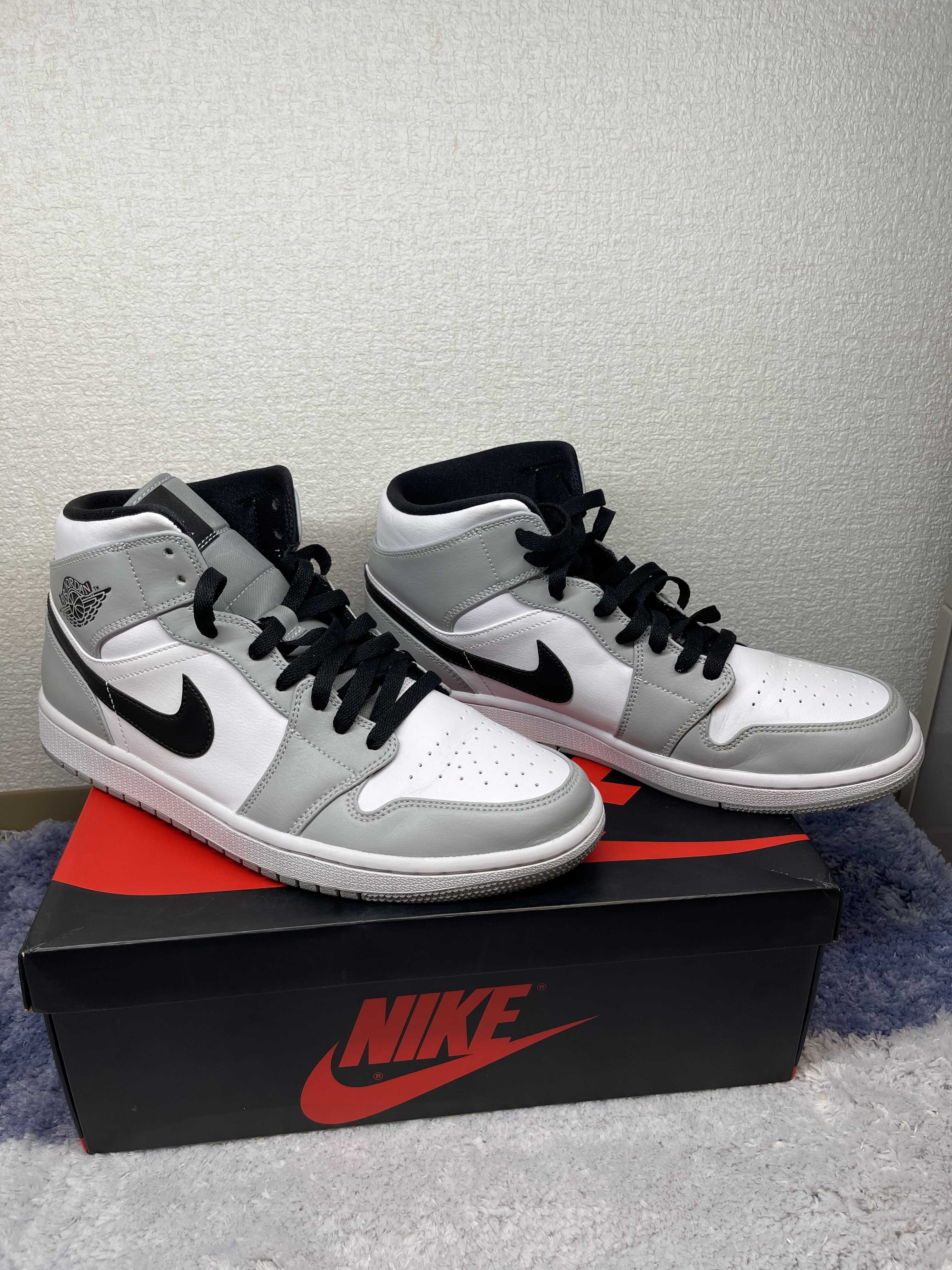 Nike Air Jordan 1 Mid "Light Smoke Grey/White/Black"