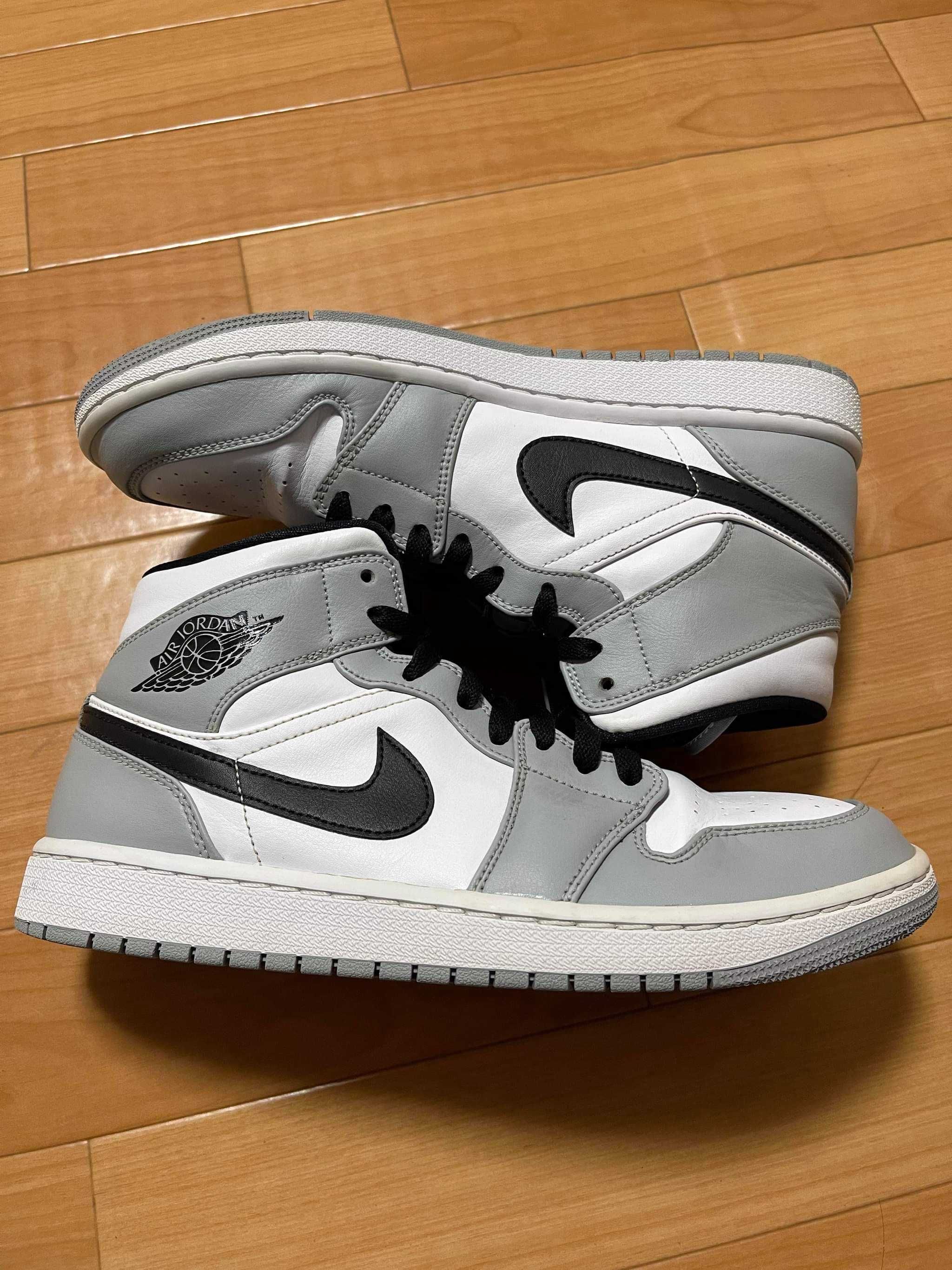 Nike Air Jordan 1 Mid "Light Smoke Grey/White/Black"