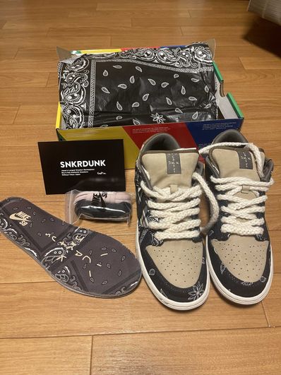 Travis Scott × Nike SB Dunk Low "Black/Parachute Beige"