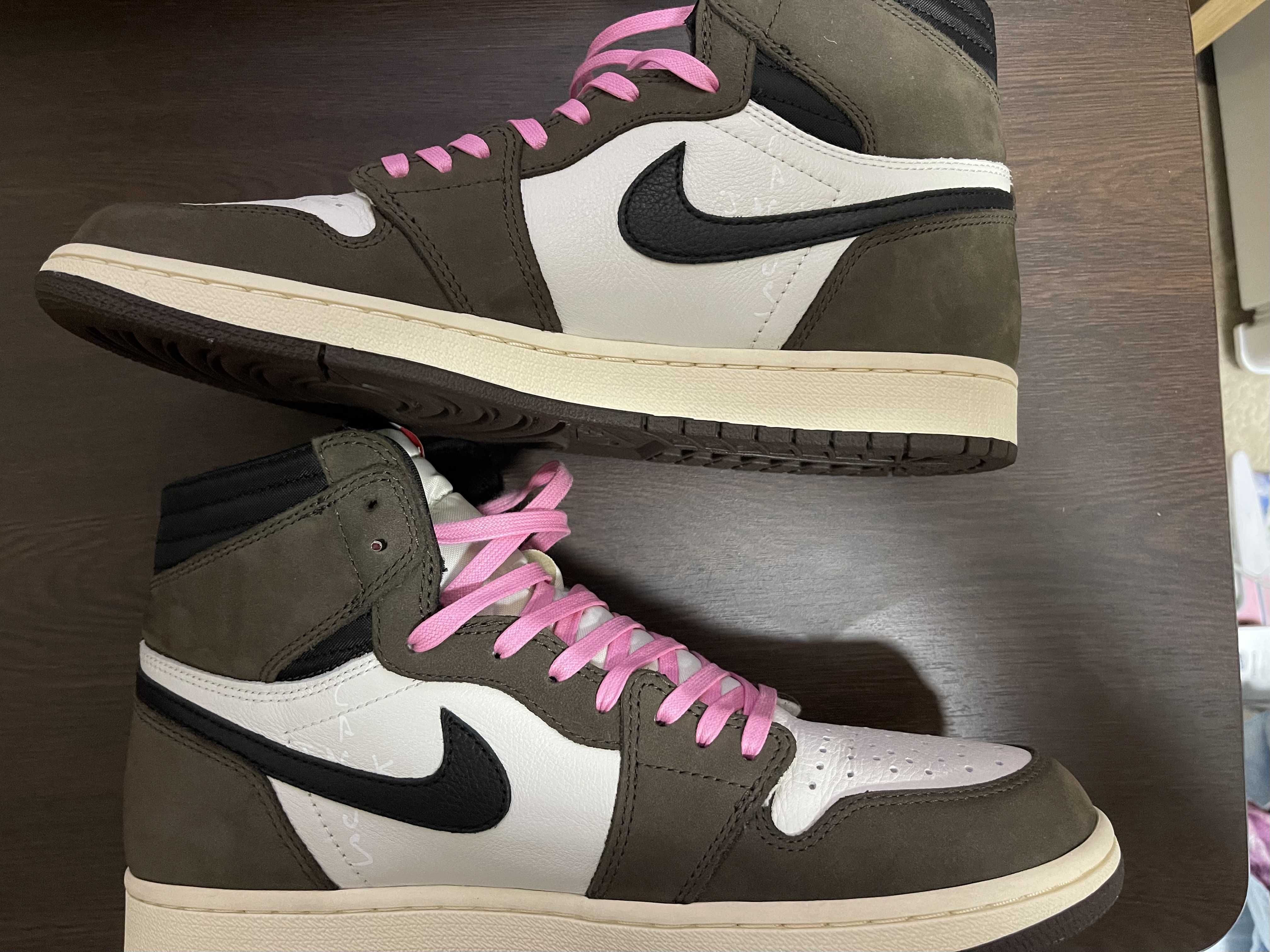 トラヴィススコット×ナイキ エアジョーダン1 レトロ ハイ OG TSダークモカ CARRYME/Travis Scott × Nike Air Jordan 1 Retro High OG TS SP
