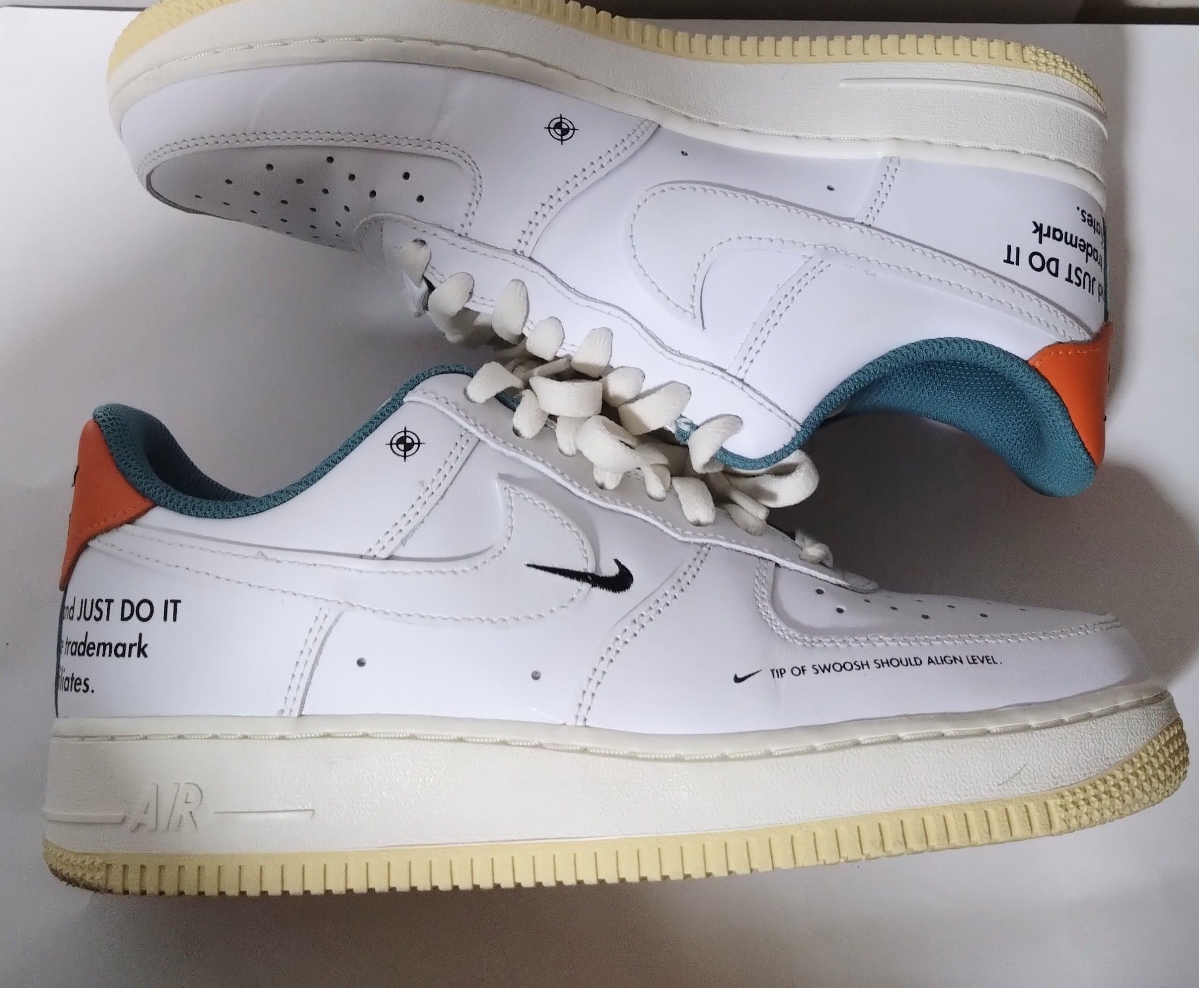 Nike Air Force 1 Low 