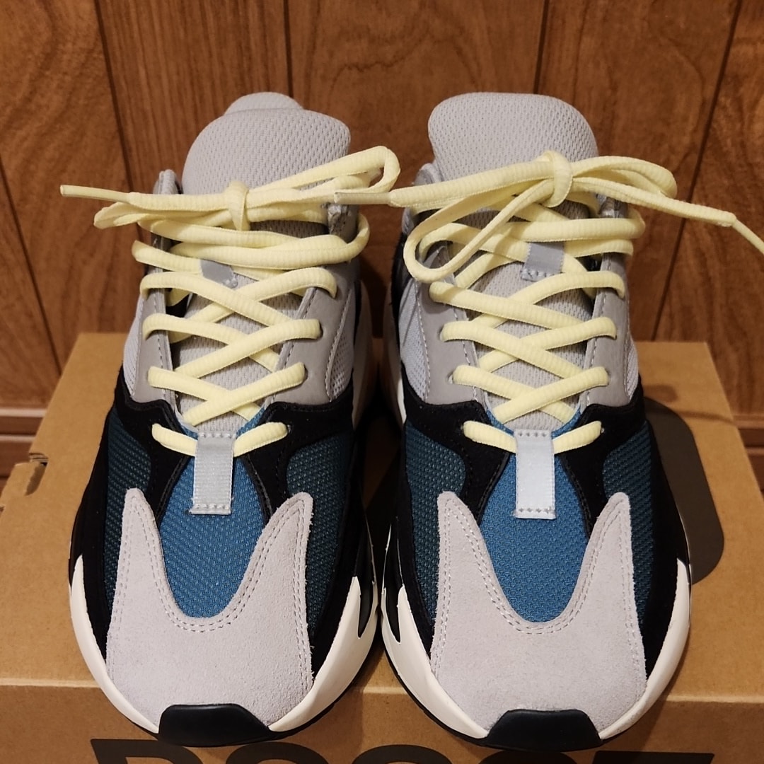 アディダス イージーブースト700 "ウェーブランナー"