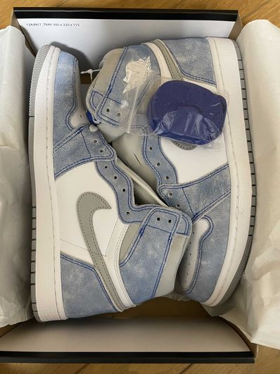 Nike Air Jordan 1 High OG "Hyper Royal"