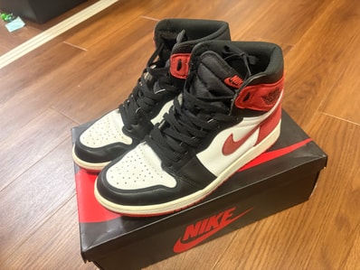 Nike Air Jordan 1 Retro High "Track Red"