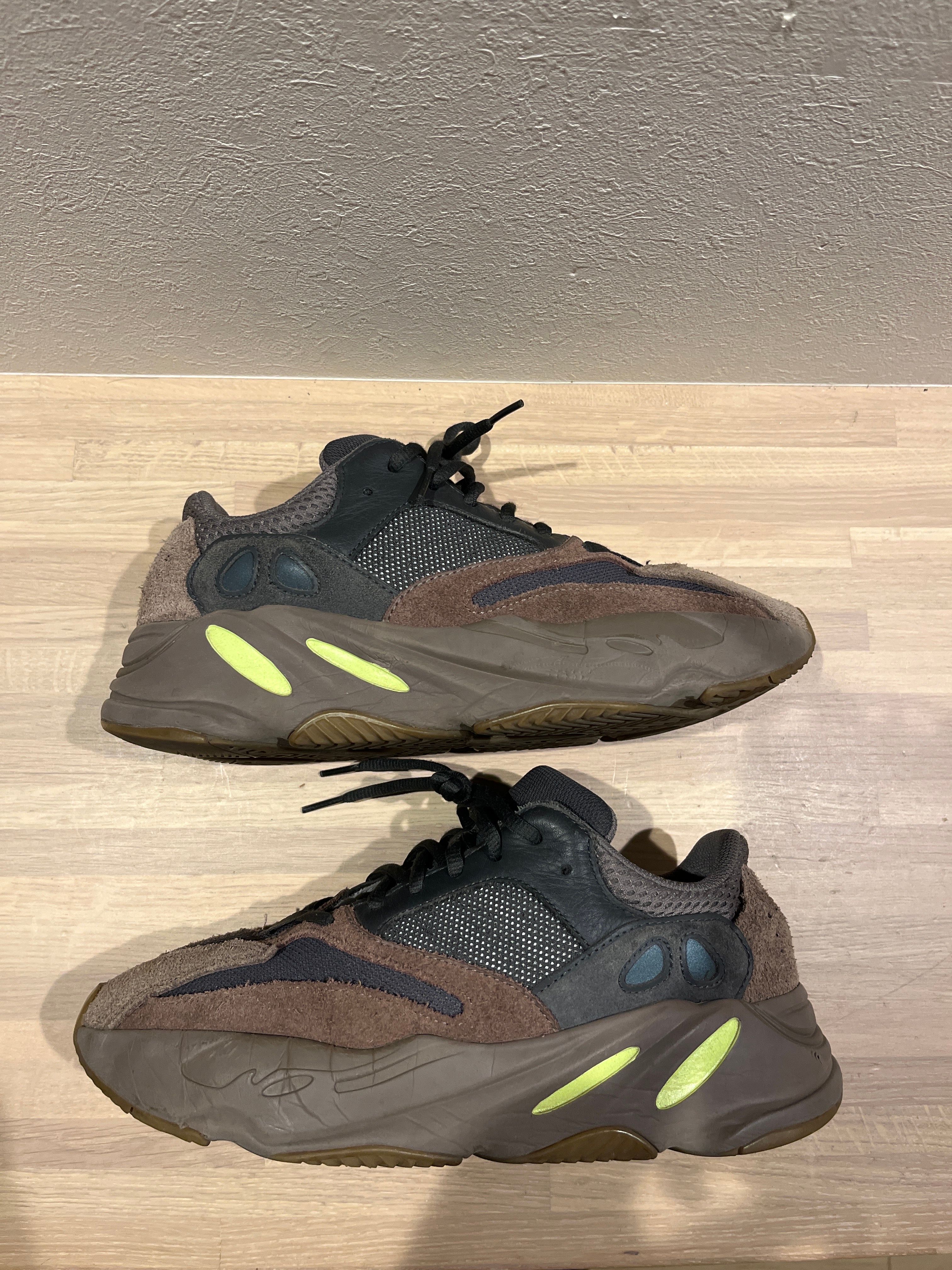 YEEZY BOOST 700 WAVE RUNNER DARK GREY