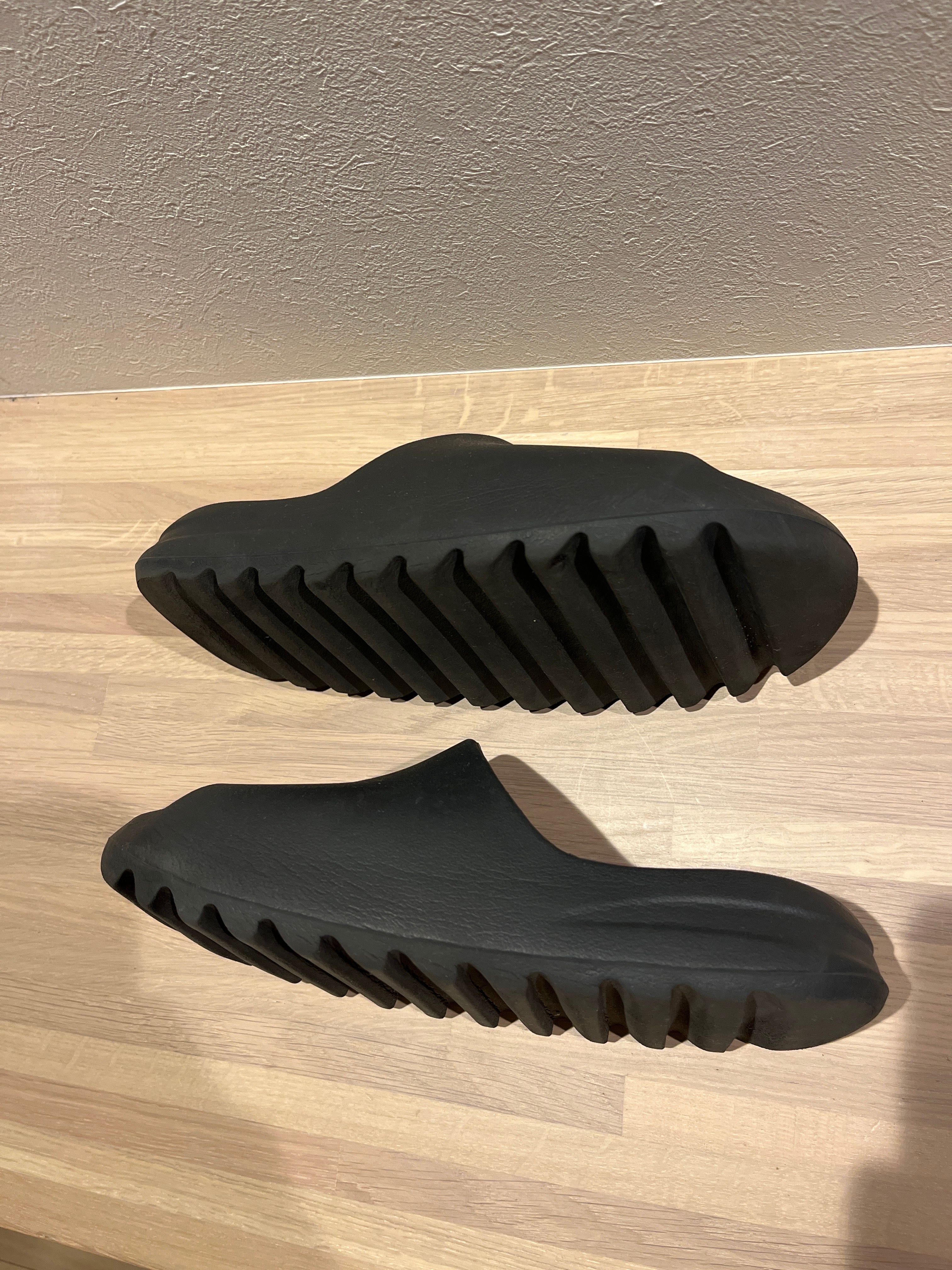 adidas YEEZY Slide "Dark Onyx"