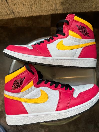 Nike Air Jordan 1 High OG "Light Fusion Red"