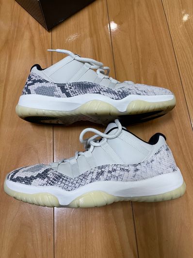 Retro 11 light bone 2025 university red