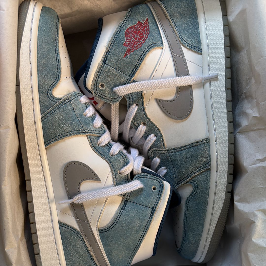 Nike Air Jordan 1 Mid SE "White/Hyper Royal/Red"