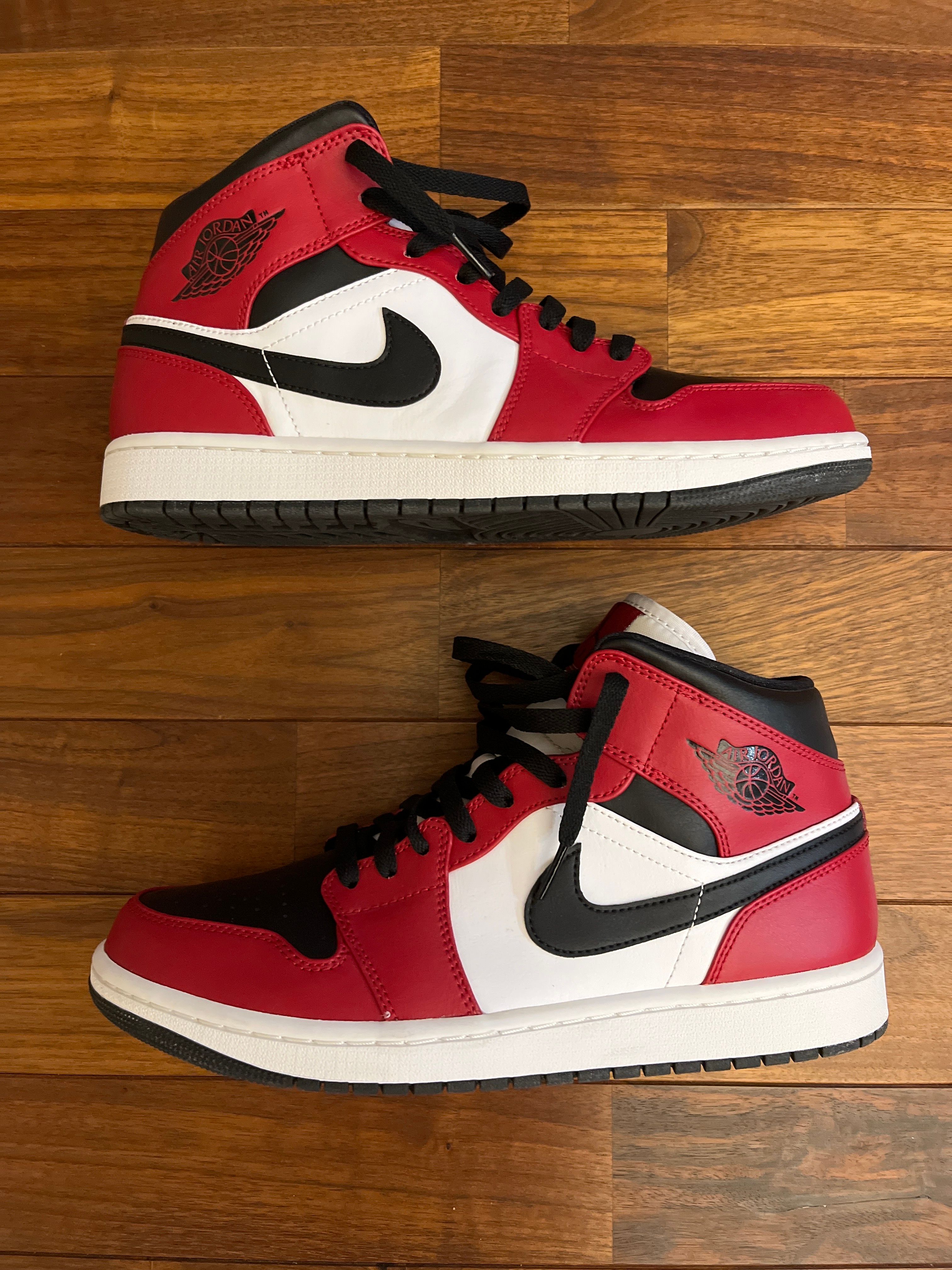 Nike Air Jordan 1 Mid "Chicago Black Toe"