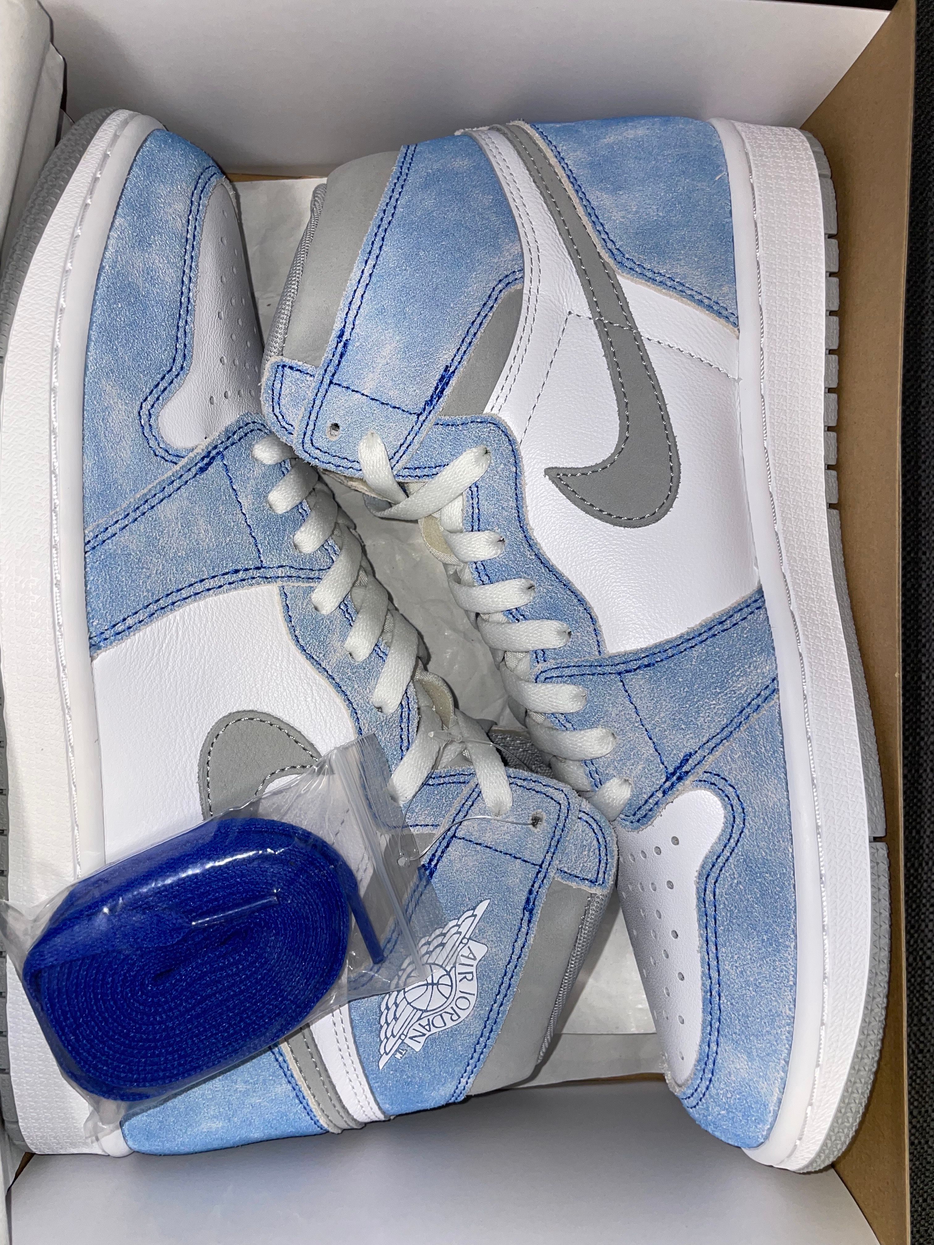 Nike Air Jordan 1 High OG "Hyper Royal"