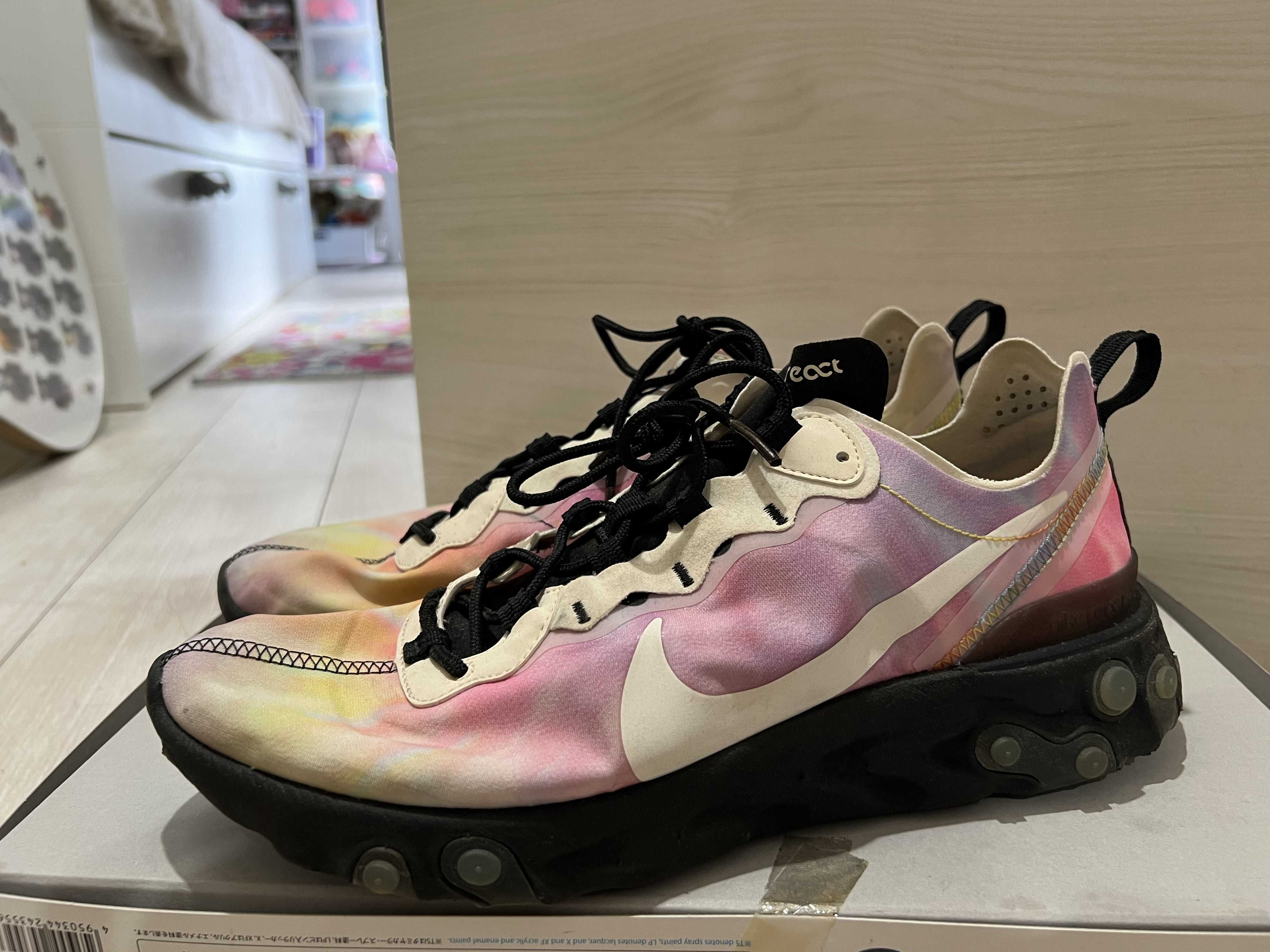 NIKE REACT ELEMENT "TIE DYE"