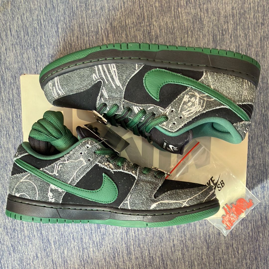 There Skateboards × Nike SB Dunk Low Pro "Anthracite and Gorge Green"