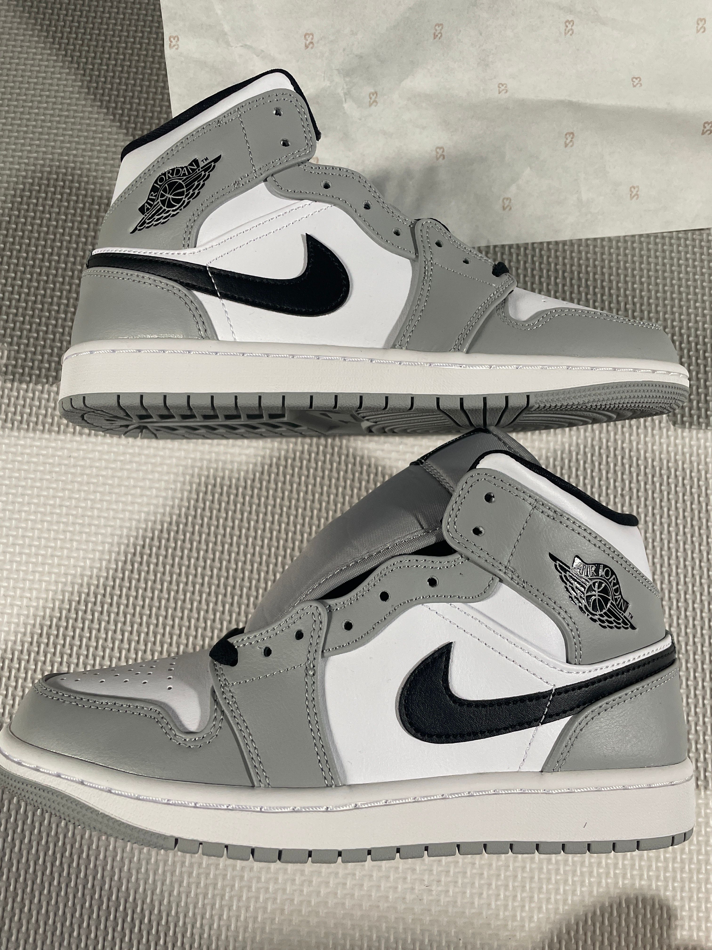 Nike Air Jordan 1 Mid "Light Smoke Grey/White/Black"