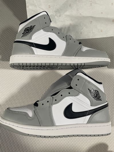 Nike Air Jordan 1 Mid "Light Smoke Grey/White/Black"