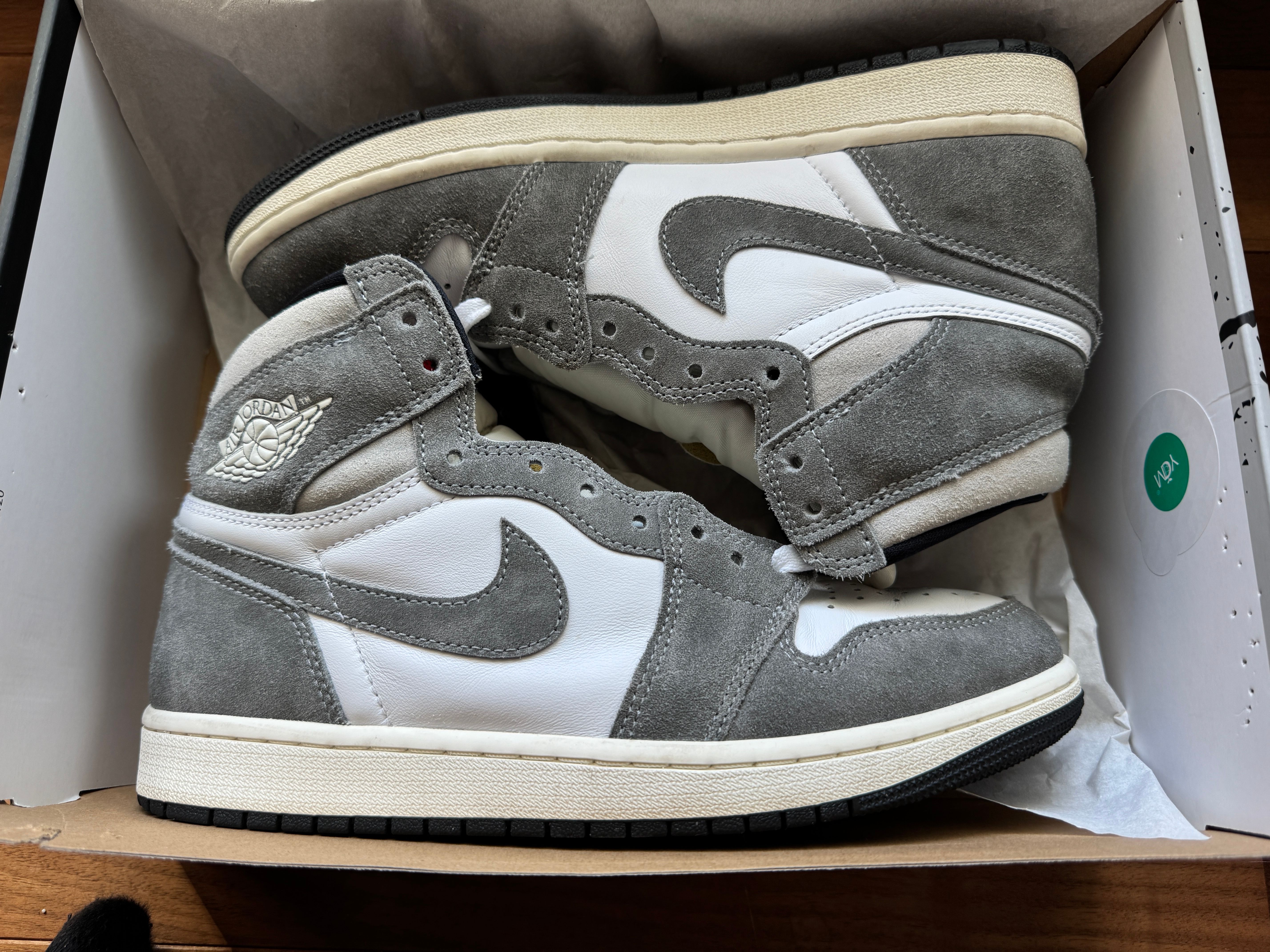 Nike Air Jordan 1 Retro High OG "Black and Smoke Grey"