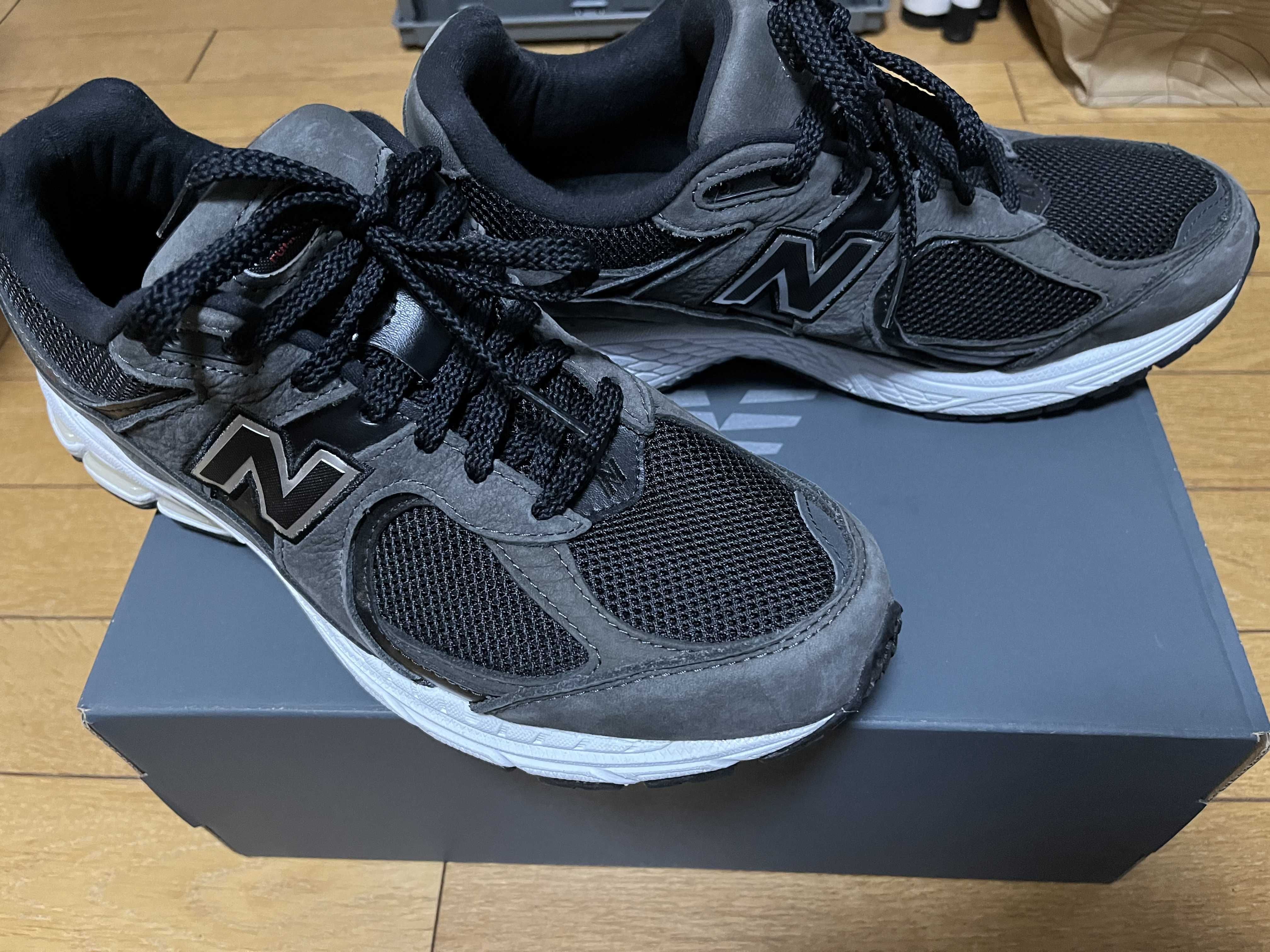 New Balance 2002R "Black/Gray"