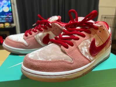 Strangelove × Nike SB Dunk Low "Valentine’s Day"