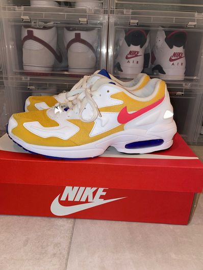 NIKE AIR MAX2 LIGHT UNIVERSITY GOLD FLASH CRIMSON