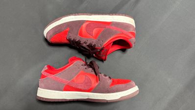 Nike SB Dunk Low "Cherry"
