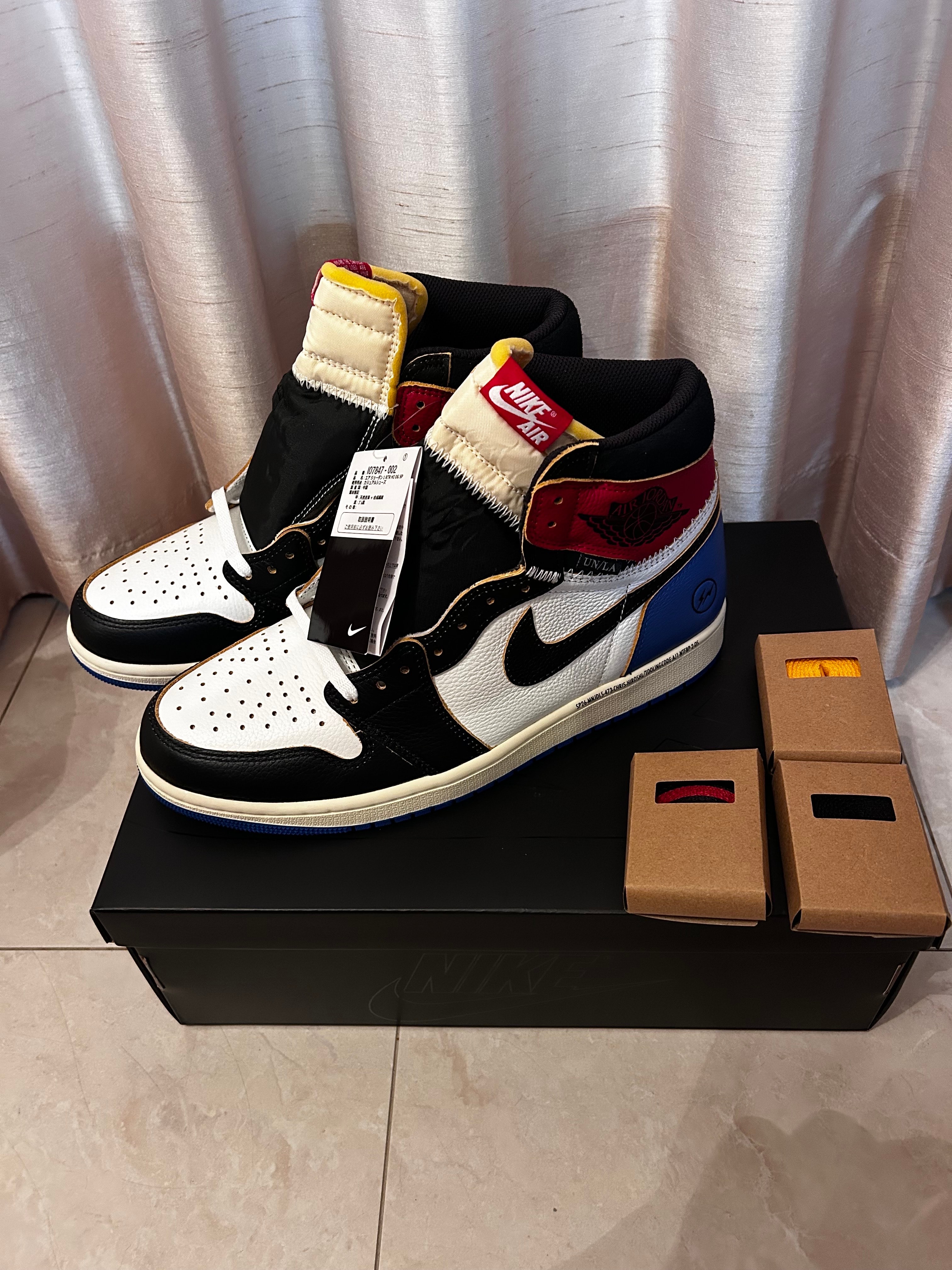 フラグメントデザイン × ユニオン × ナイキ エアジョーダン1 ハイ OG "ブラック/バーシティレッド"