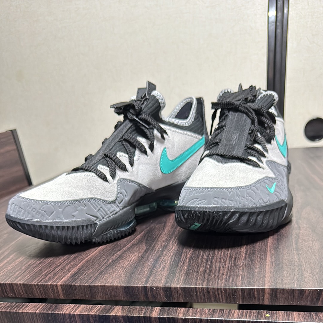 アトモス × ナイキ レブロン16 "クリアジェイド"